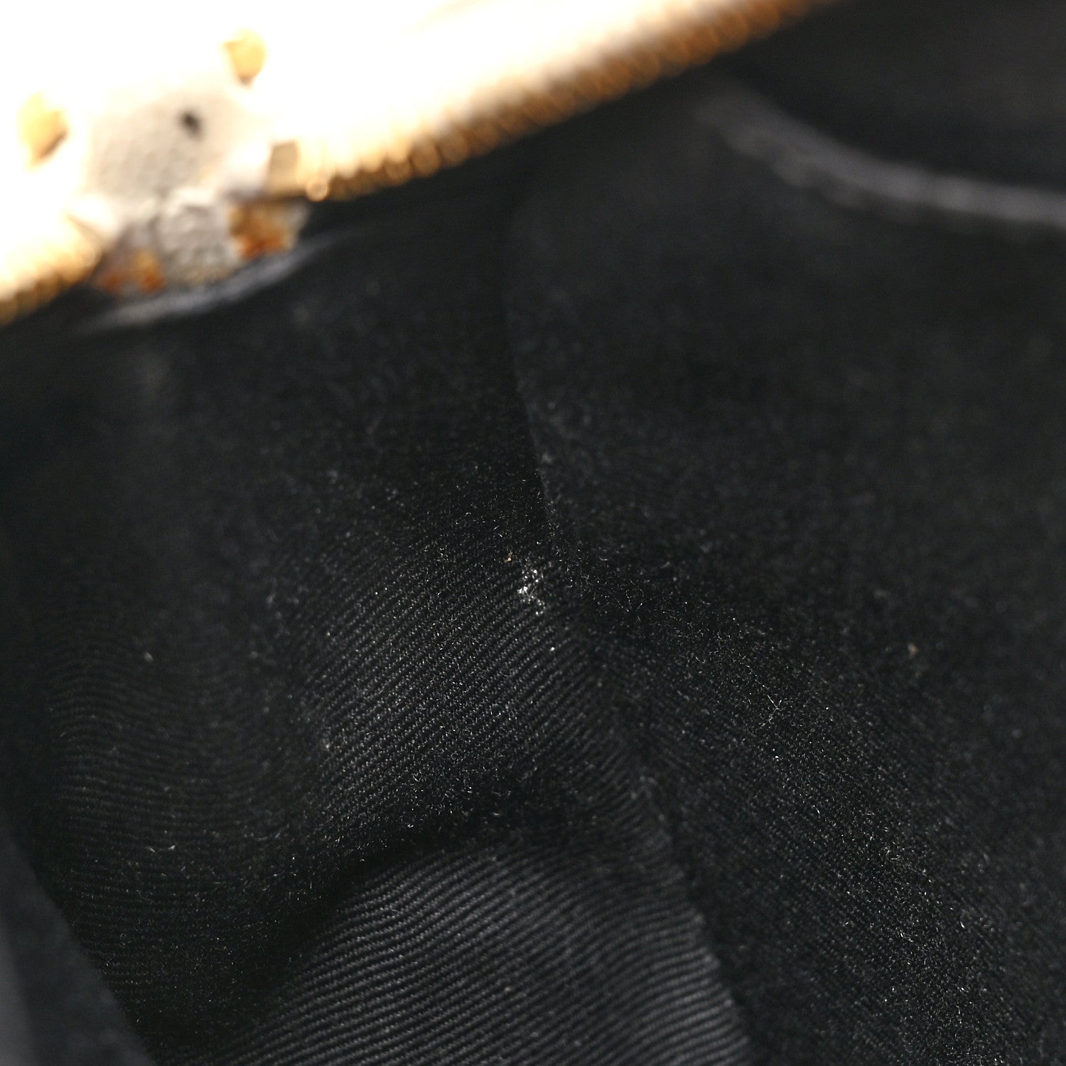 Saint Laurent Grain De Poudre Matelasse Chevron Quilted Round Vinyle Camera Bag Crema Soft 11 of 11