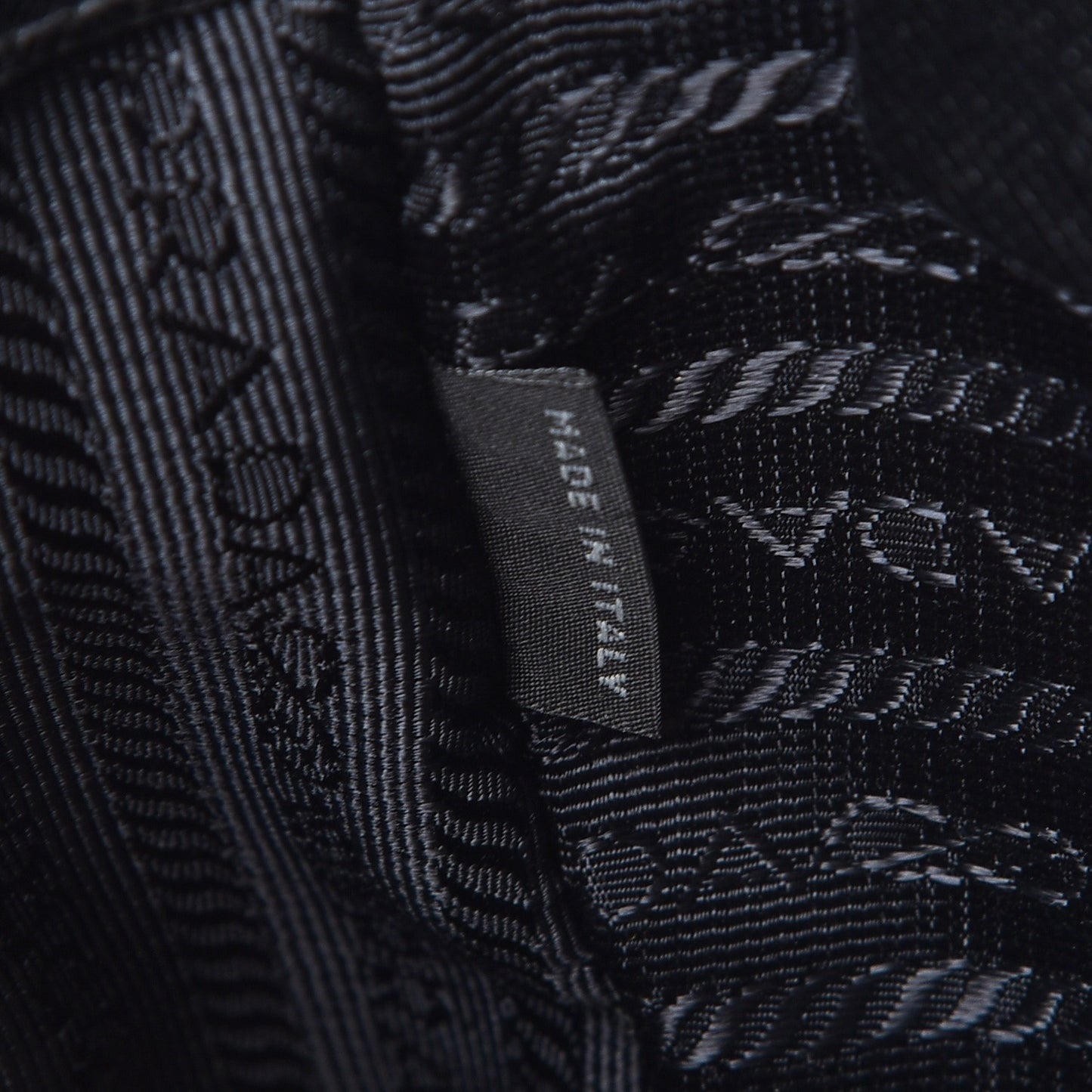 Saffiano Lux Medium Tote Nero Black