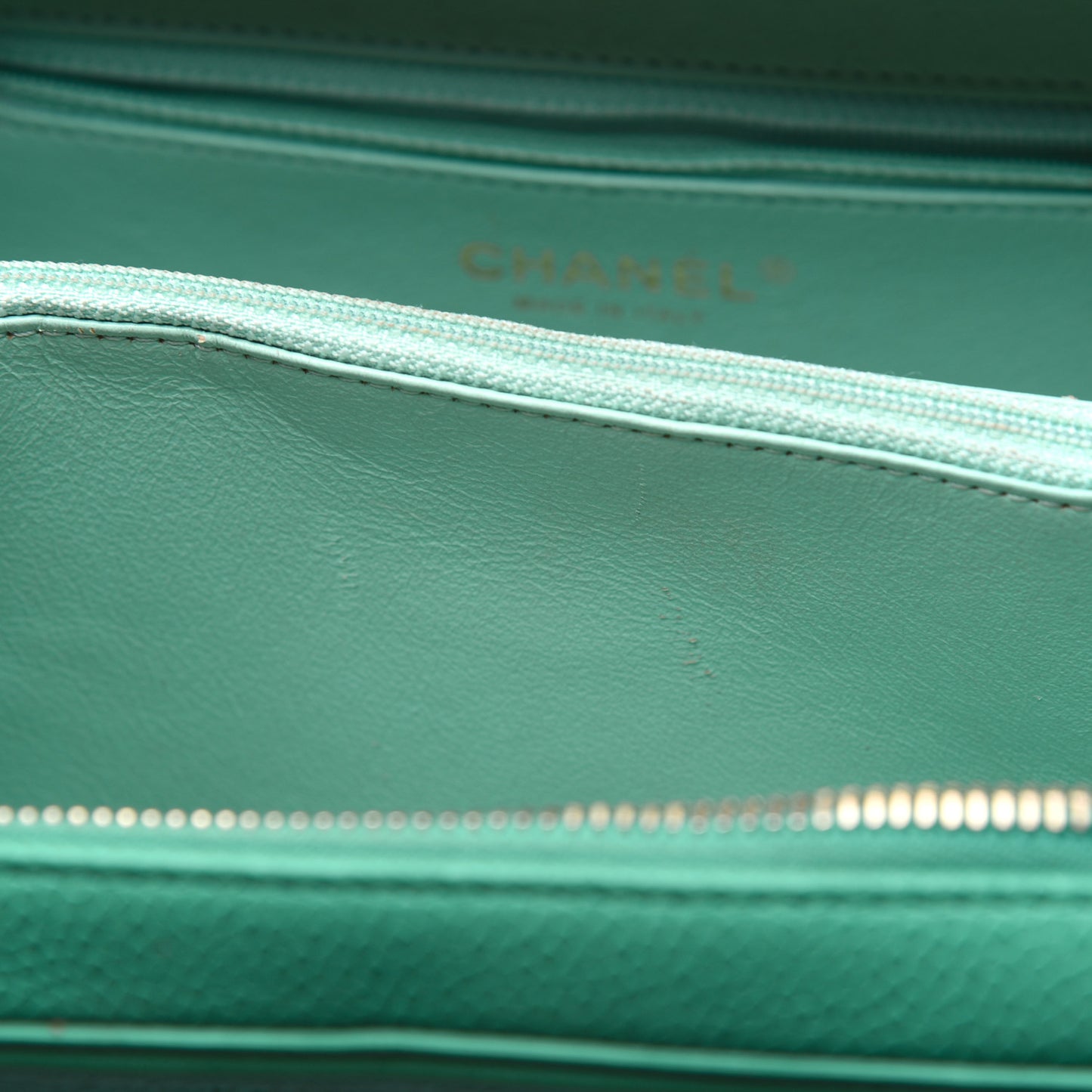 Caviar Quilted Medium CC Filigree Vanity Case Green