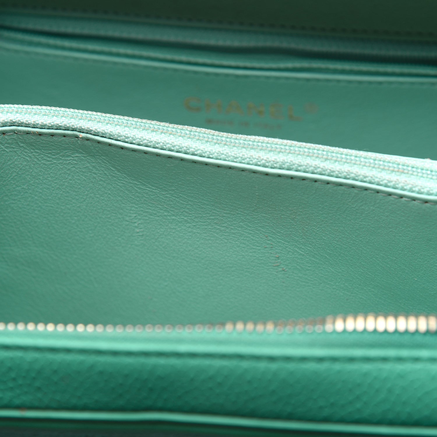 Chanel Caviar Quilted Medium CC Filigree Vanity Case Green 11 of 22