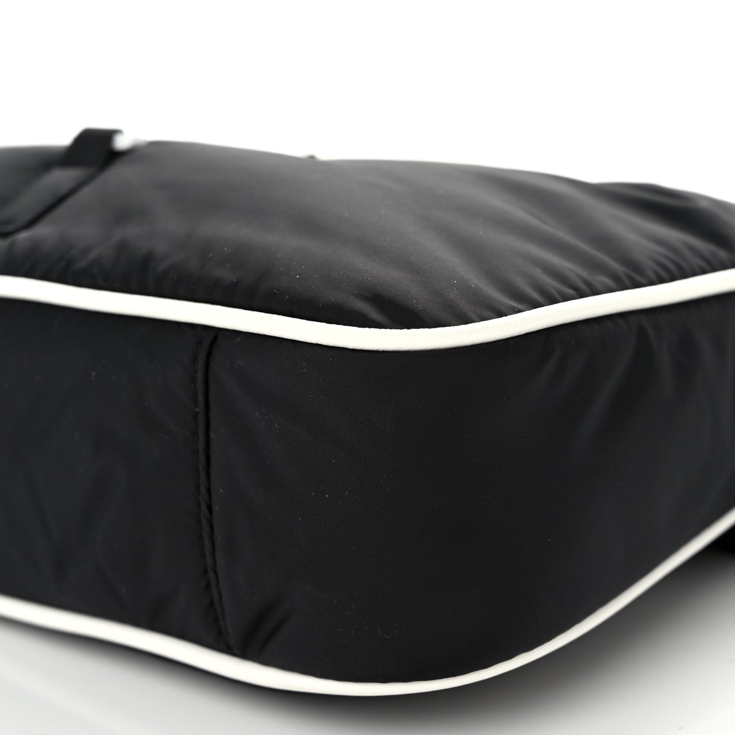 Econyl Nylon Le 5 A 7 Hobo Black White