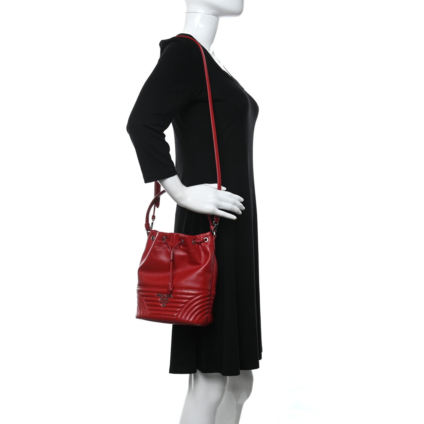 Soft Calfskin Impunture Diagramme Bucket Bag Rosso
