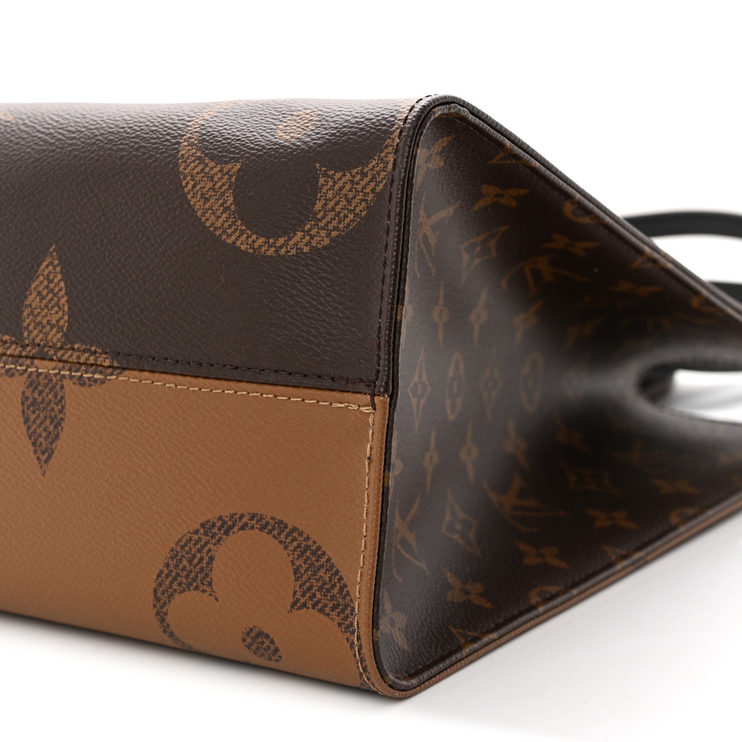 Reverse Monogram Giant Onthego MM
