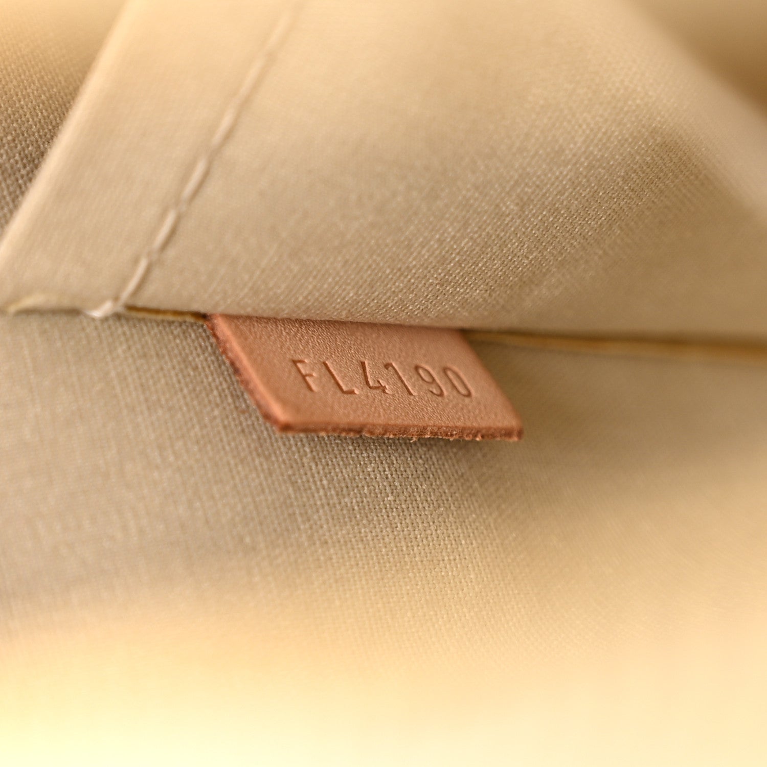 Louis Vuitton Vernis Alma PM Blanc Corail 7 of 13