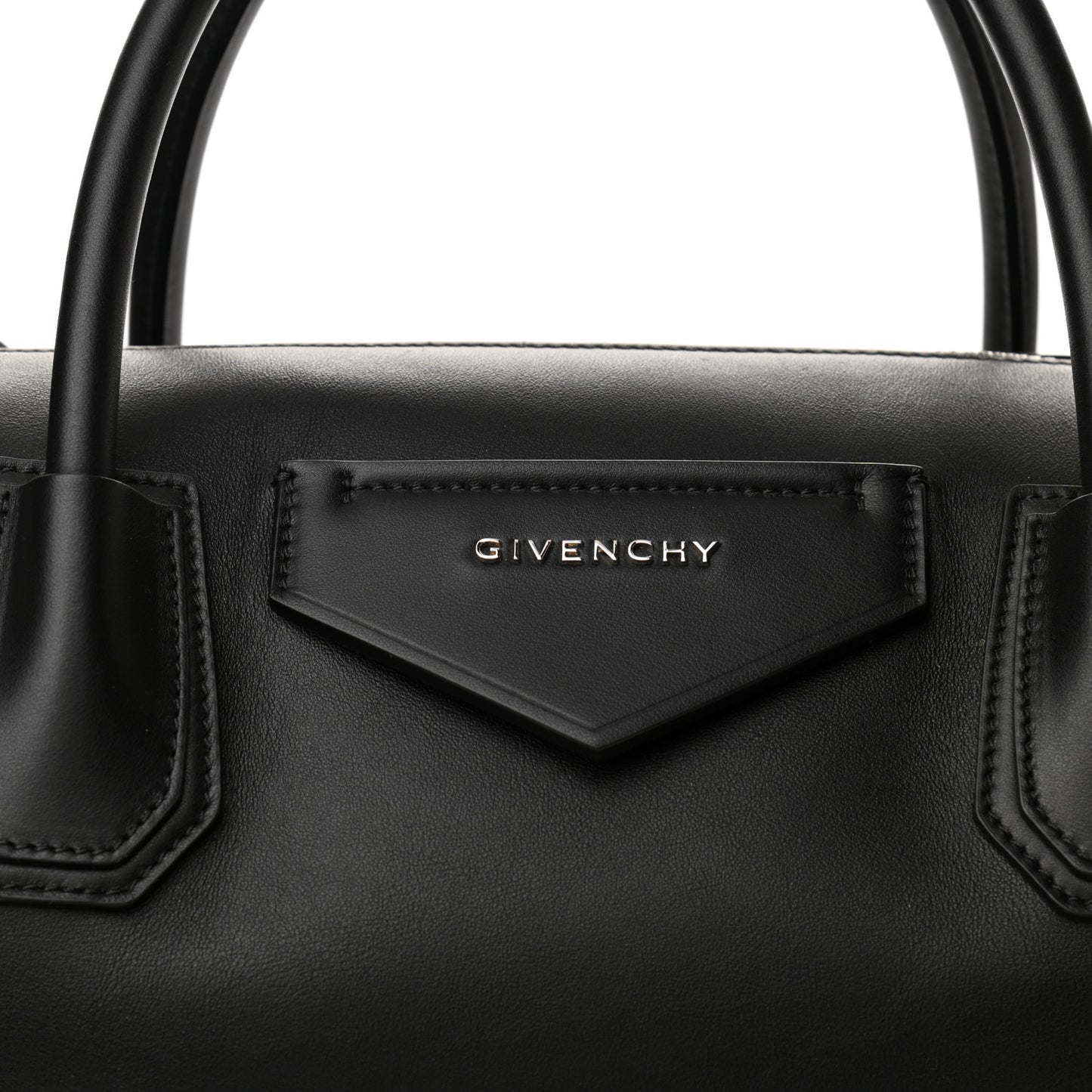 Smooth Calfskin Medium Soft Antigona Black