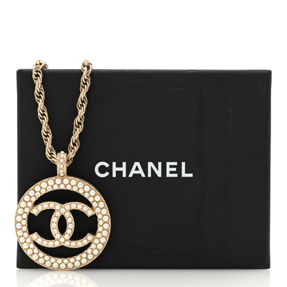 Chanel Pearl CC Round Pendant Necklace Gold 5 of 5