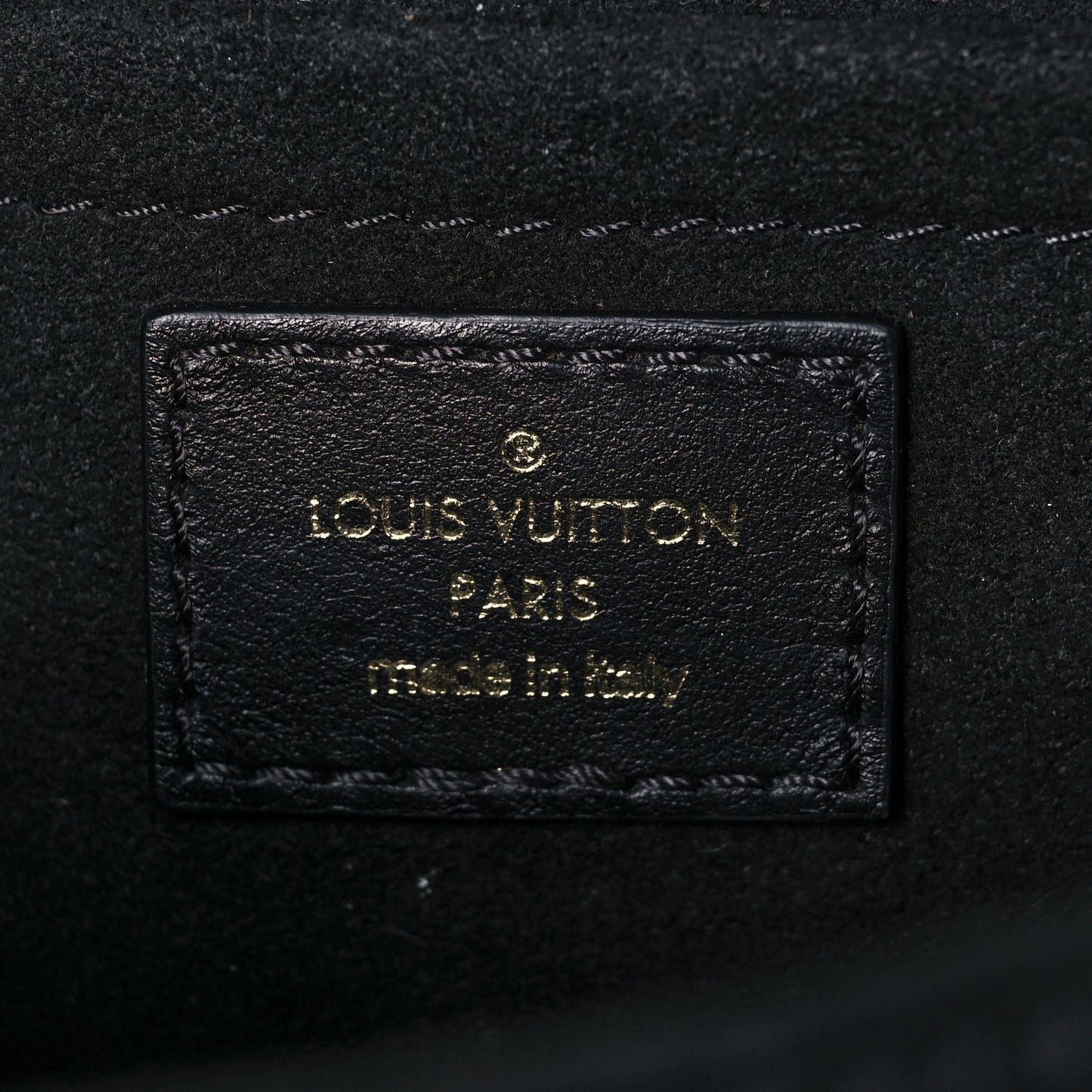 Calfskin New Wave Chain PM Black
