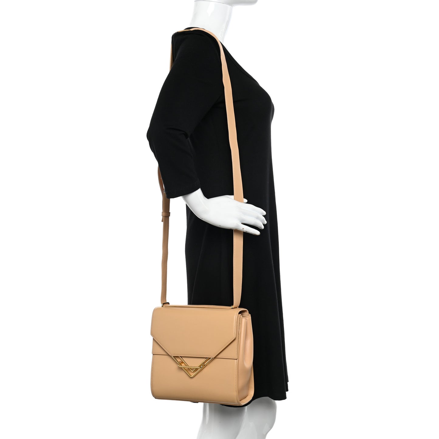 Box Calfskin Nappa Clip Bag Almond Gold