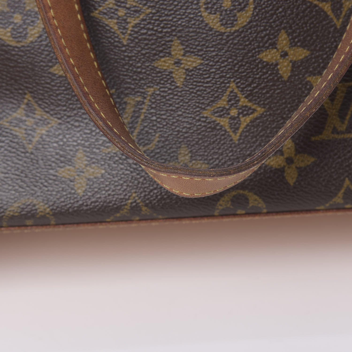Louis Vuitton Monogram Cabas Mezzo 18 of 21