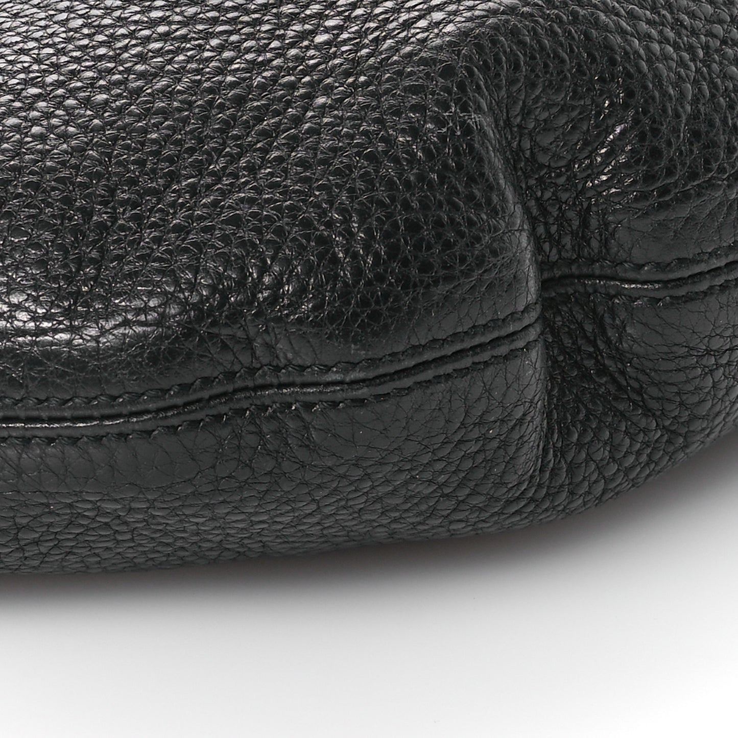 Pebbled Calfskin Medium Soho Hobo Black