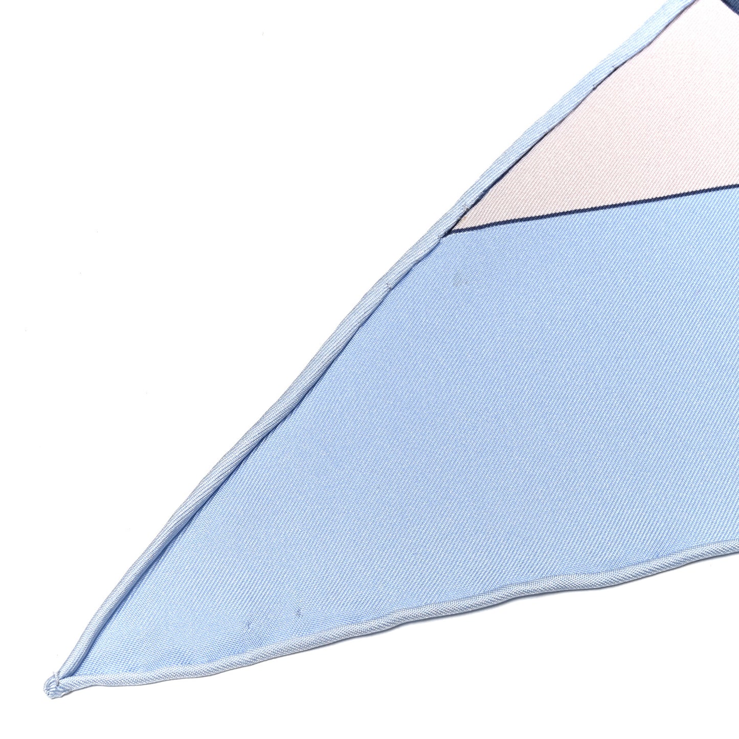 Silk Eperon D'Or Giant Pointe Triangle Scarf Bleu Ciel Parma