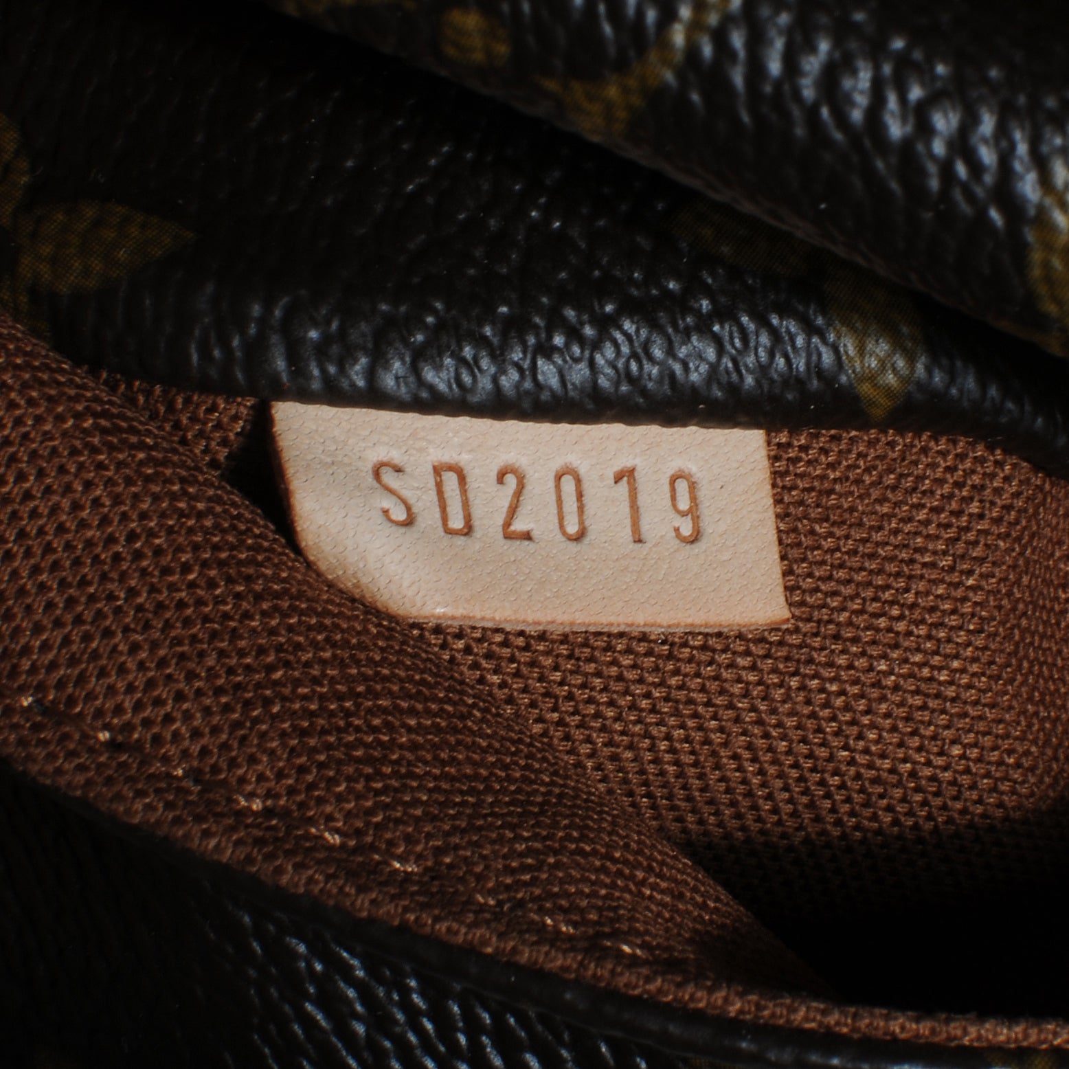 Louis Vuitton Monogram Totally MM 6 of 7