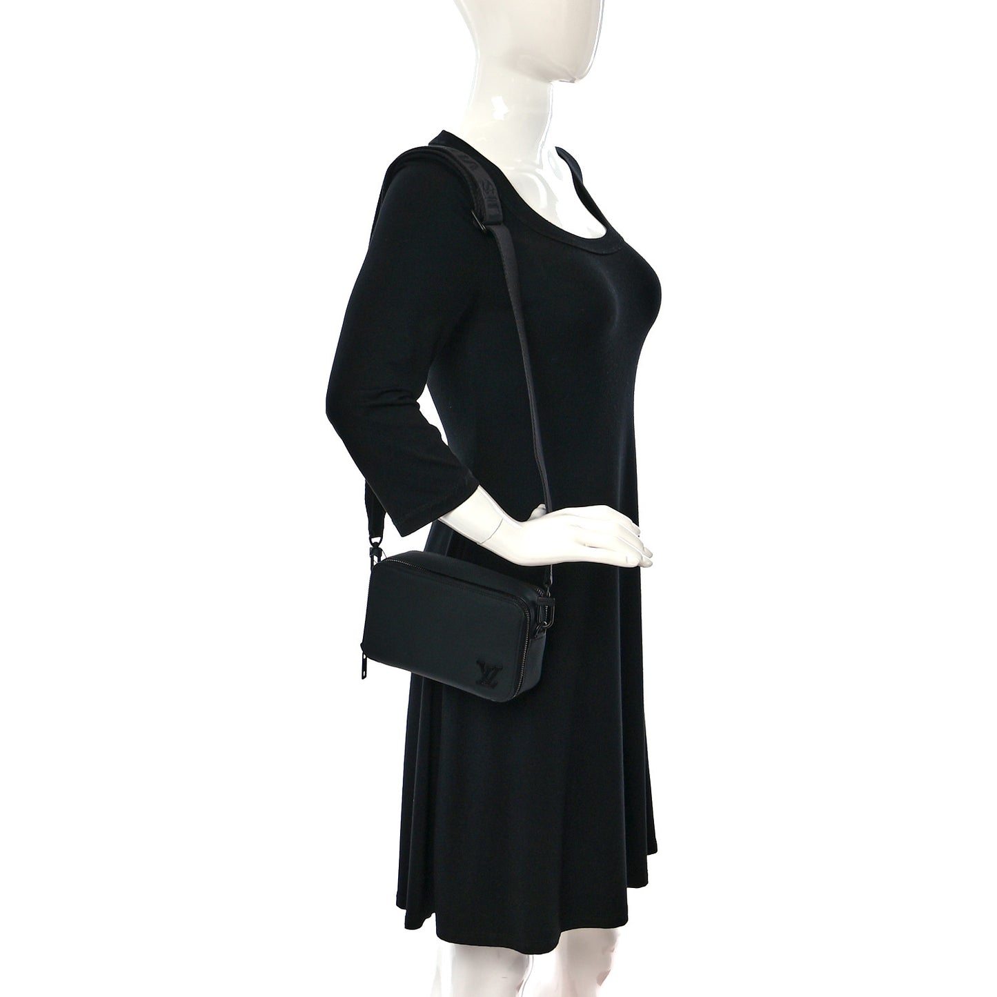 Calfskin Aerogram Alpha Wearable Wallet Black