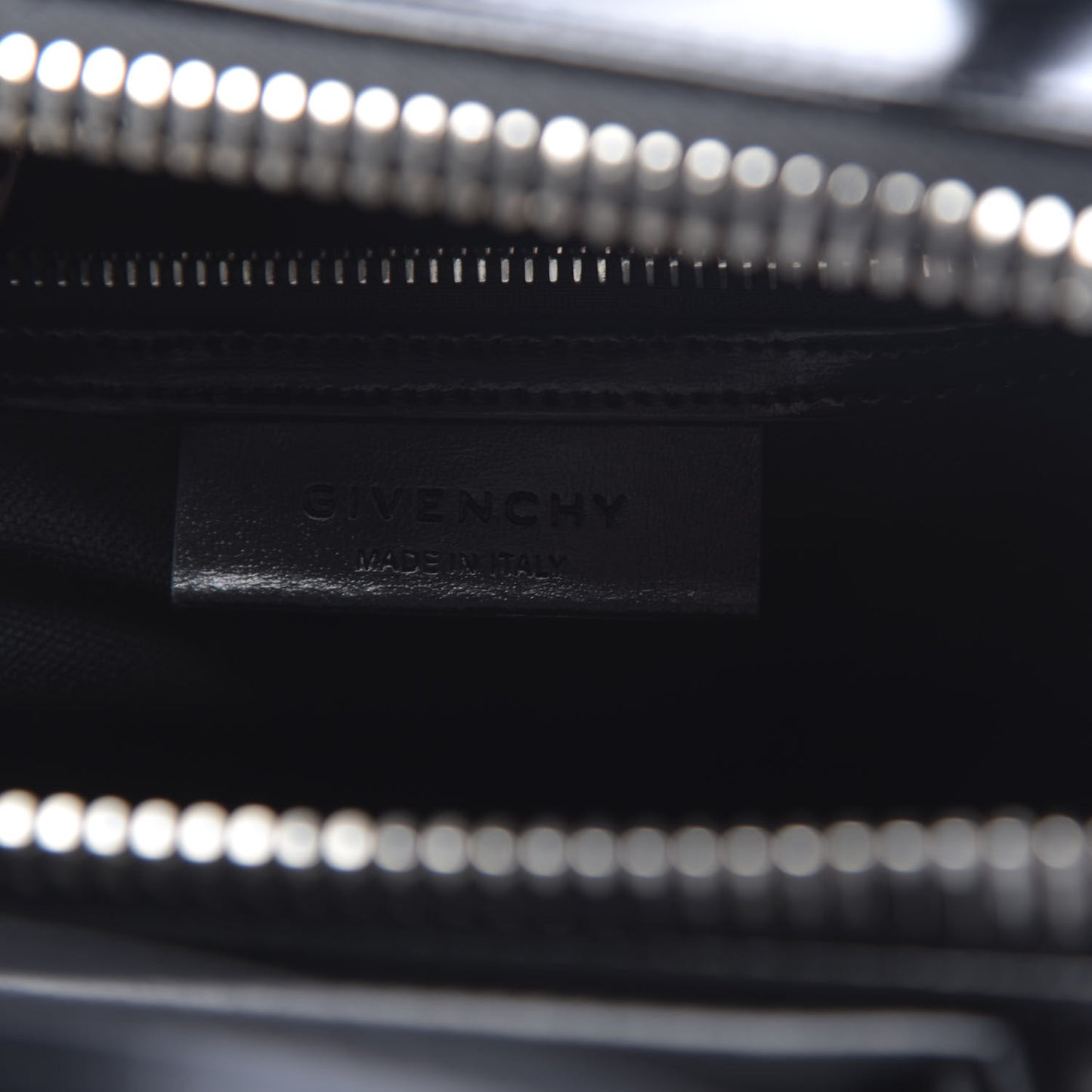 Shiny Lord Calfskin Small Antigona Black