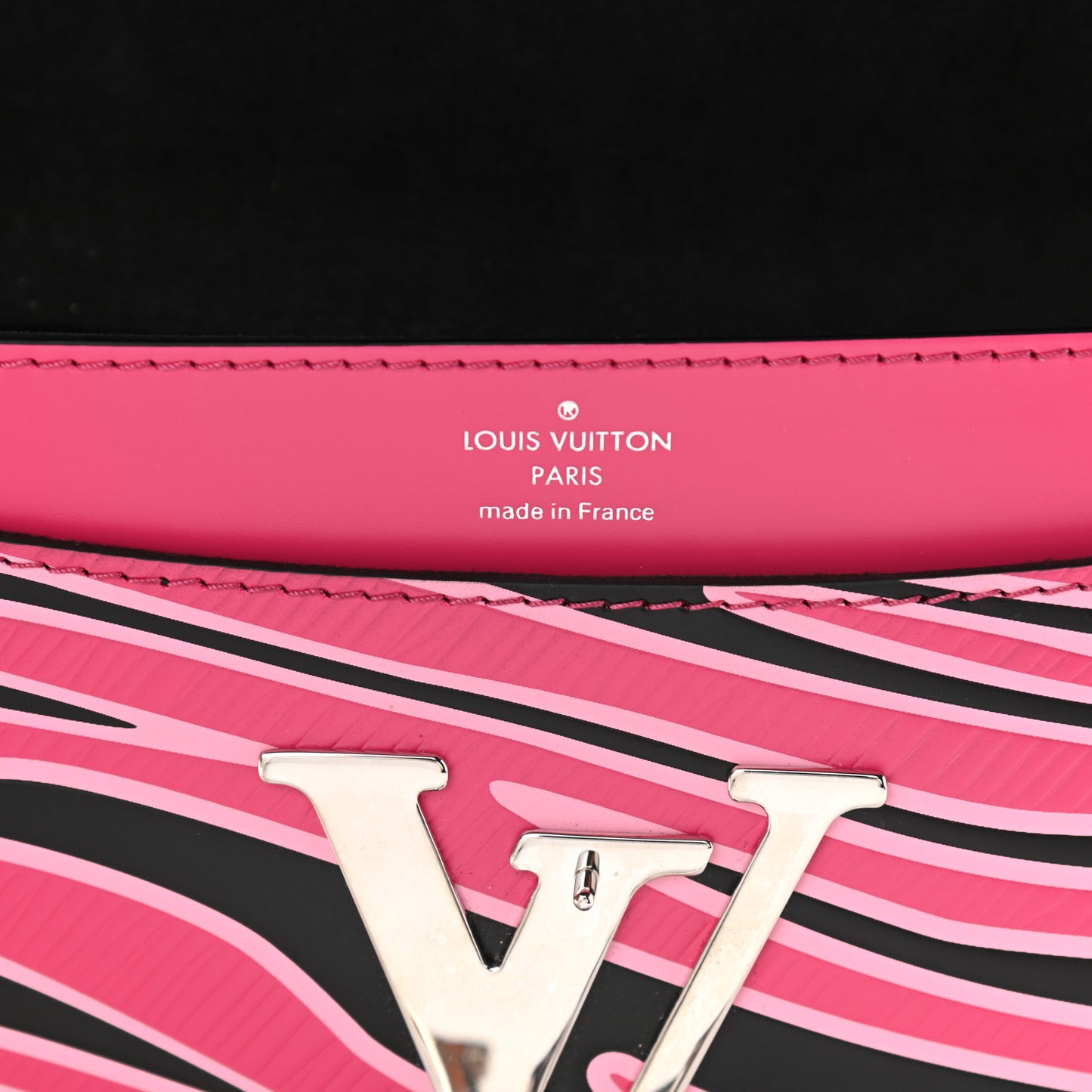 Calfskin Embossed Chain Louise MM Fuchsia Black