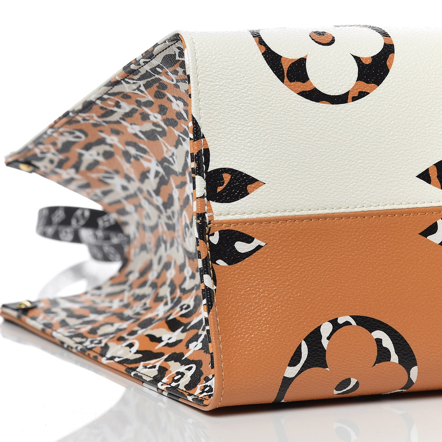 Louis Vuitton Monogram Giant Jungle Onthego GM Ivory 9 of 11