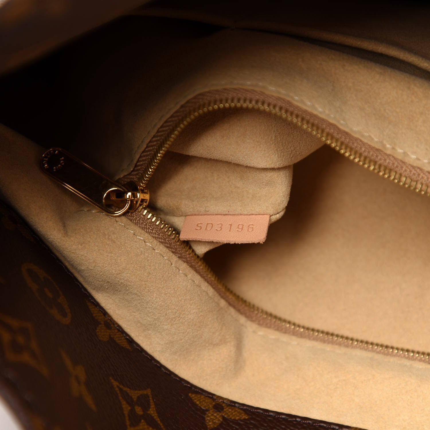 Louis Vuitton Monogram Artsy MM 10 of 13