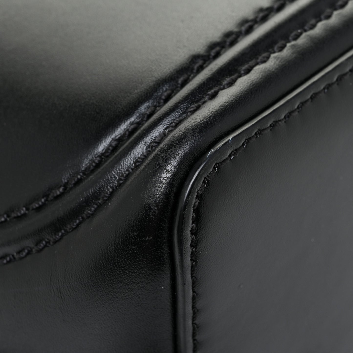 Calfskin Vlogo Walk Bucket Bag Black