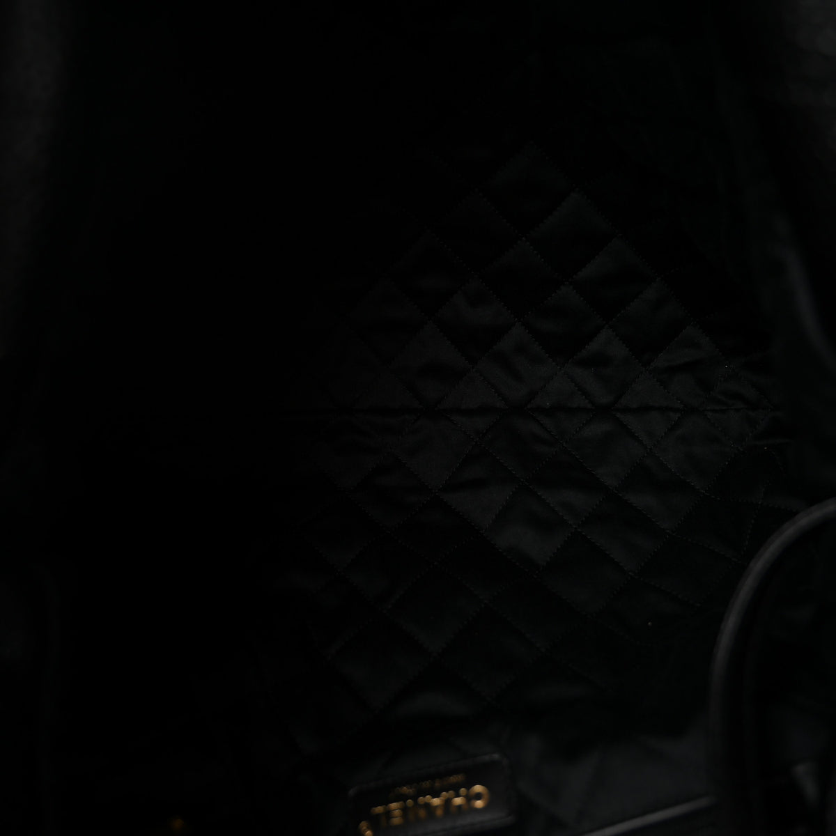 Shiny Caviar Quilted Chanel 22 Black