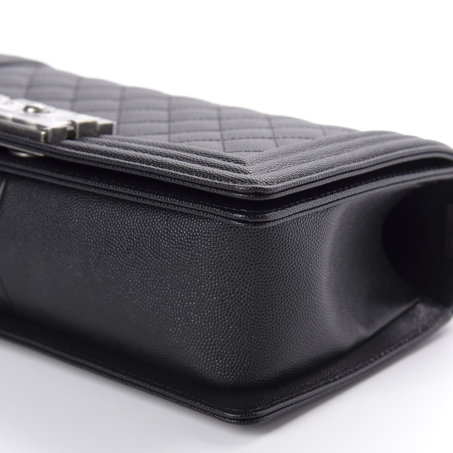 Caviar Quilted Medium Boy Flap Black