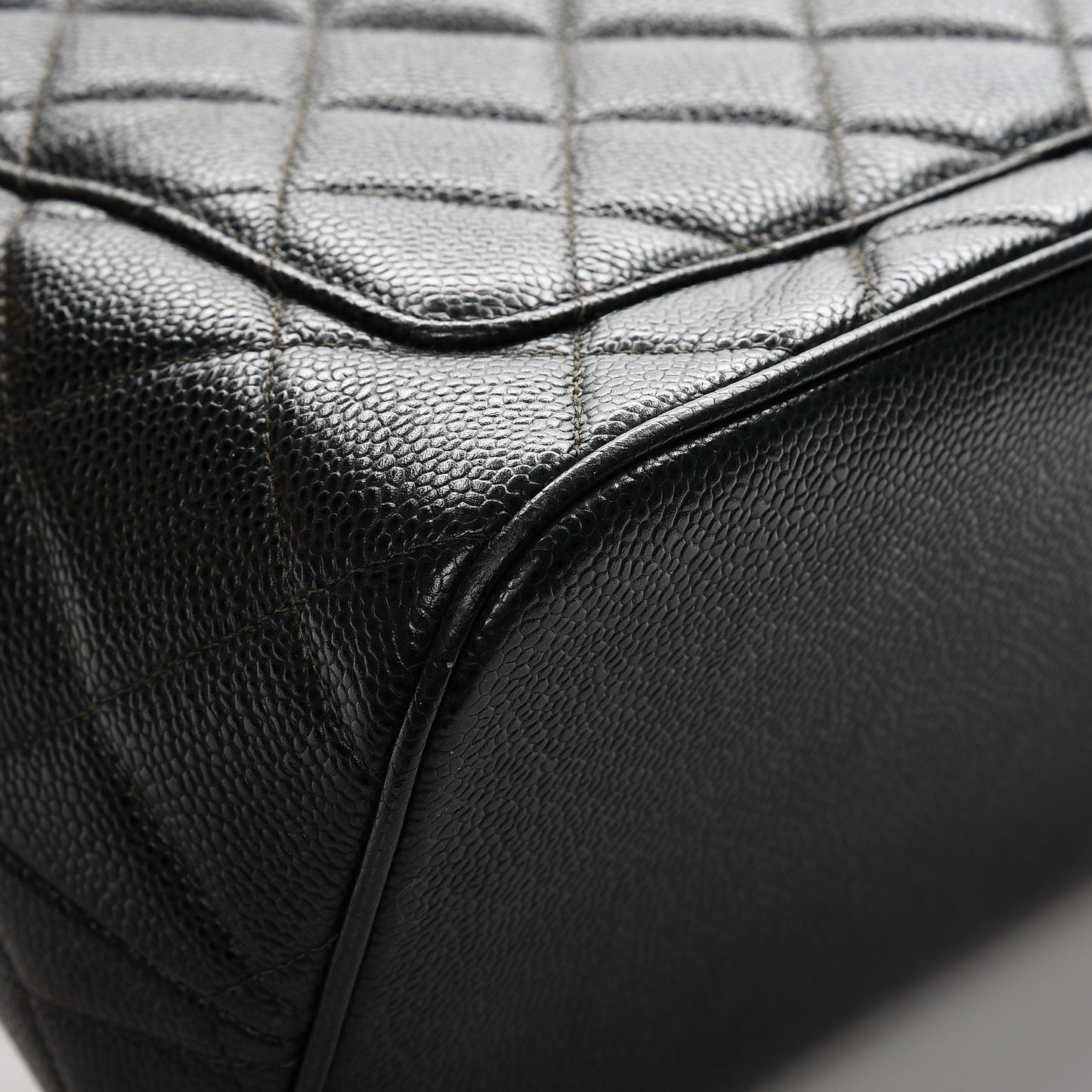 Caviar Quilted Medallion Tote Dark Green