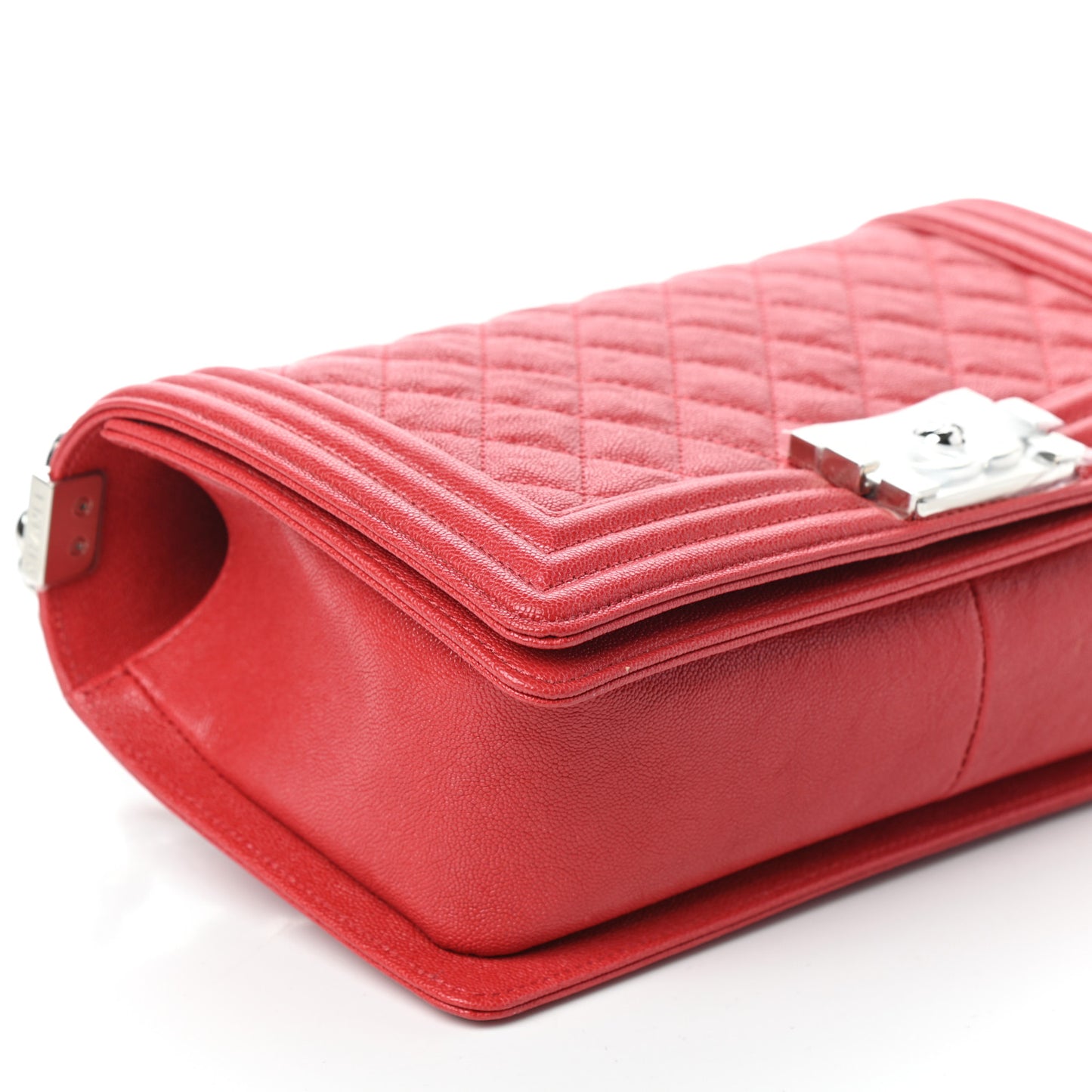 Caviar Quilted Medium Boy Flap Red