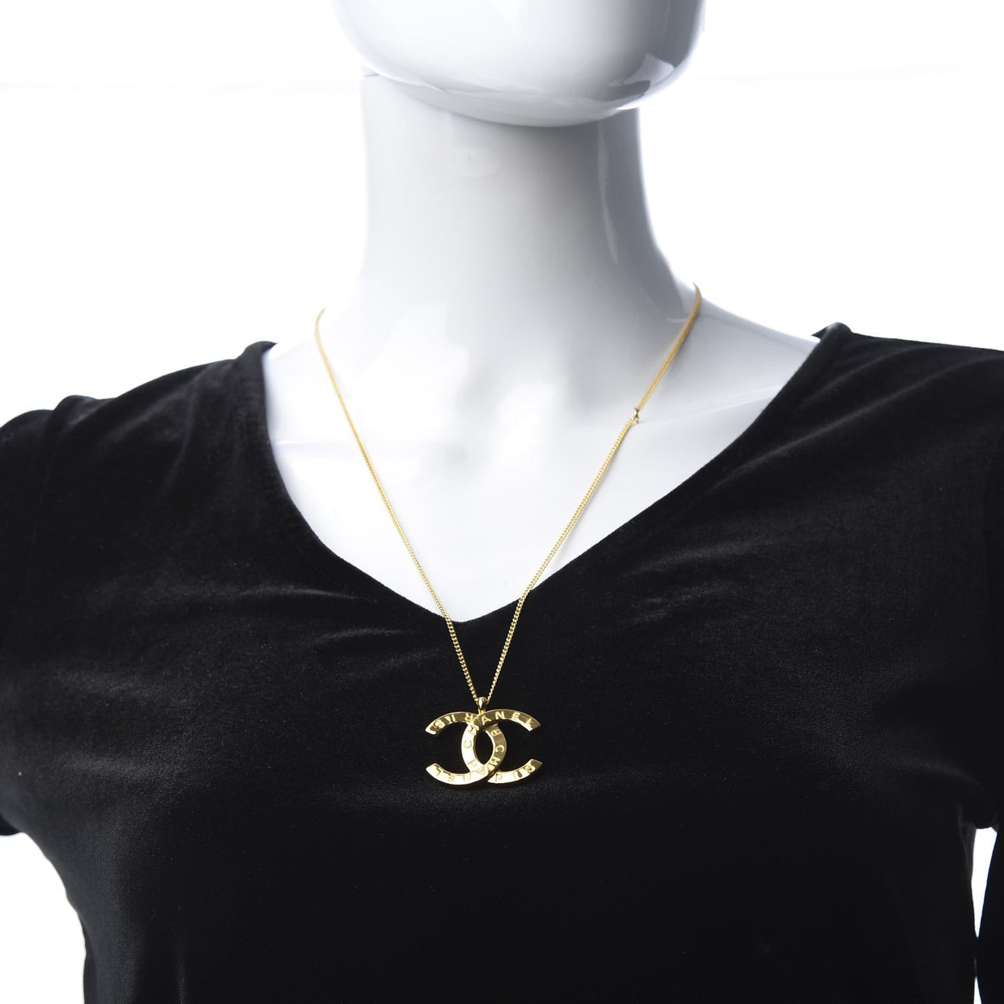 Metal CC Paris Button Necklace Gold