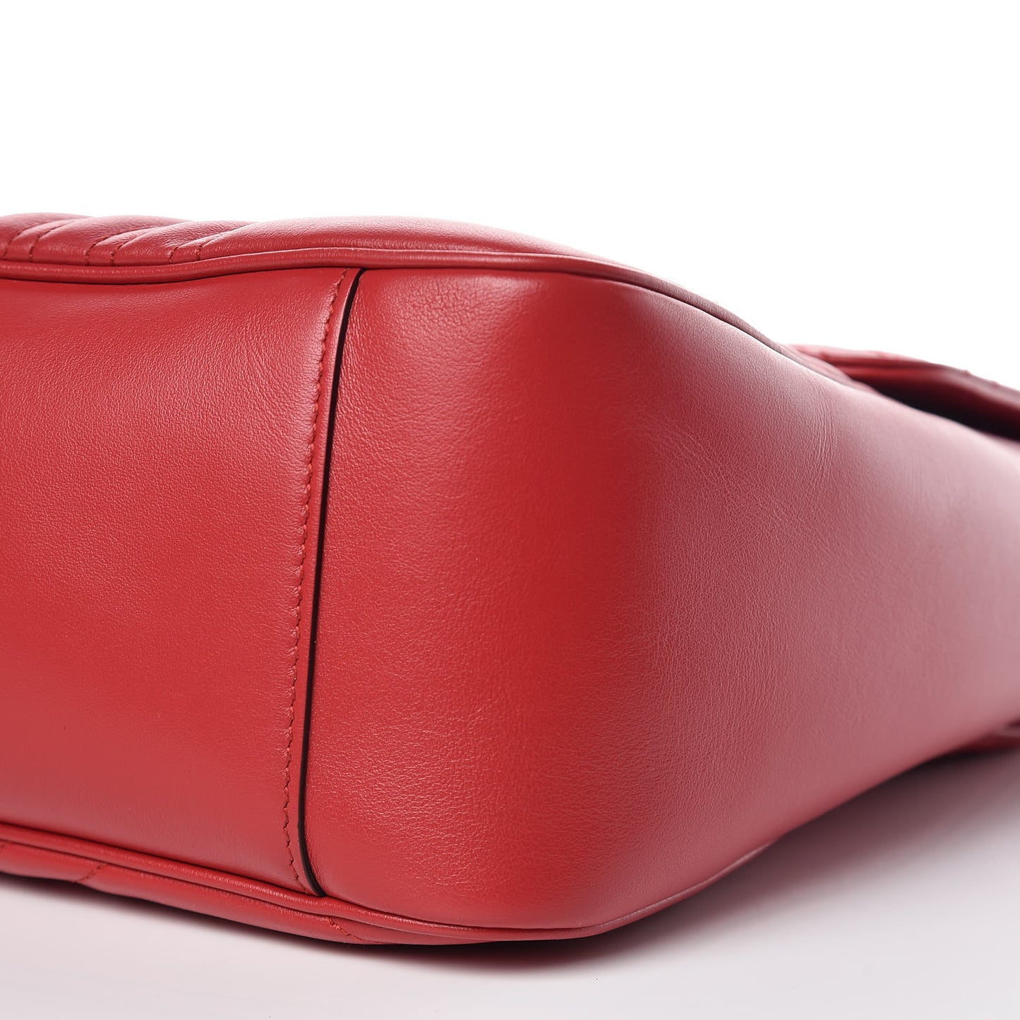 Calfskin Matelasse Large GG Marmont Shoulder Bag Hibiscus Red