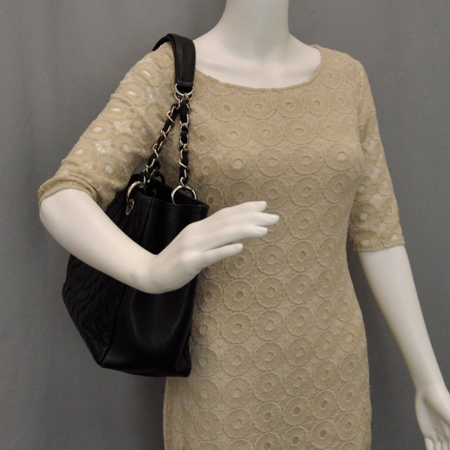 Caviar Grand Shopping Tote GST Black