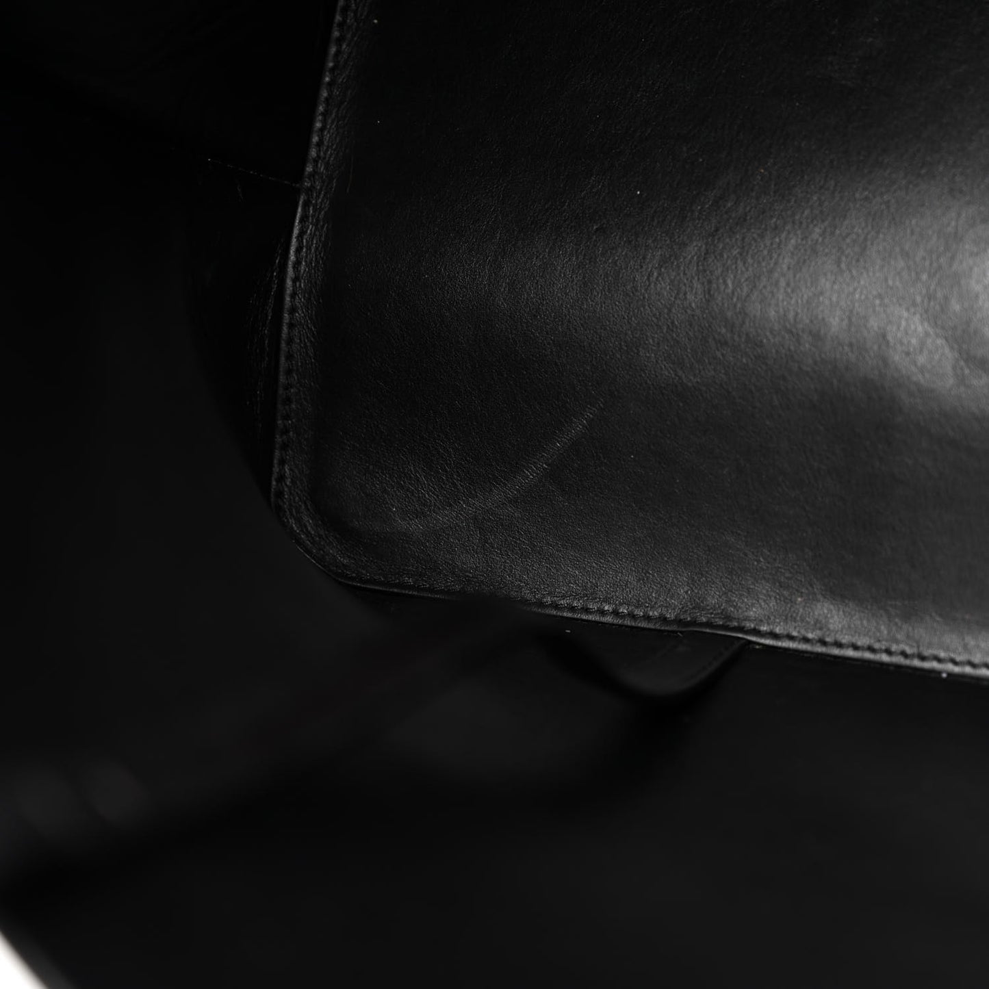 Calfskin Large Vlogo Tote Black