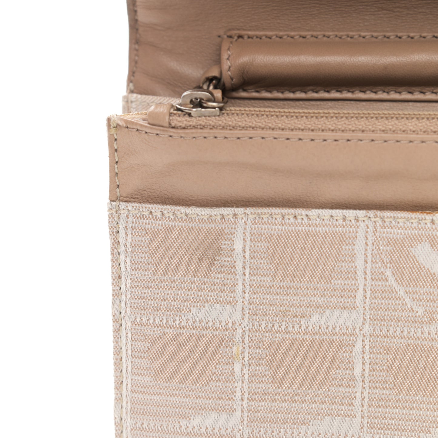 Nylon Travel Wallet On Chain WOC Beige