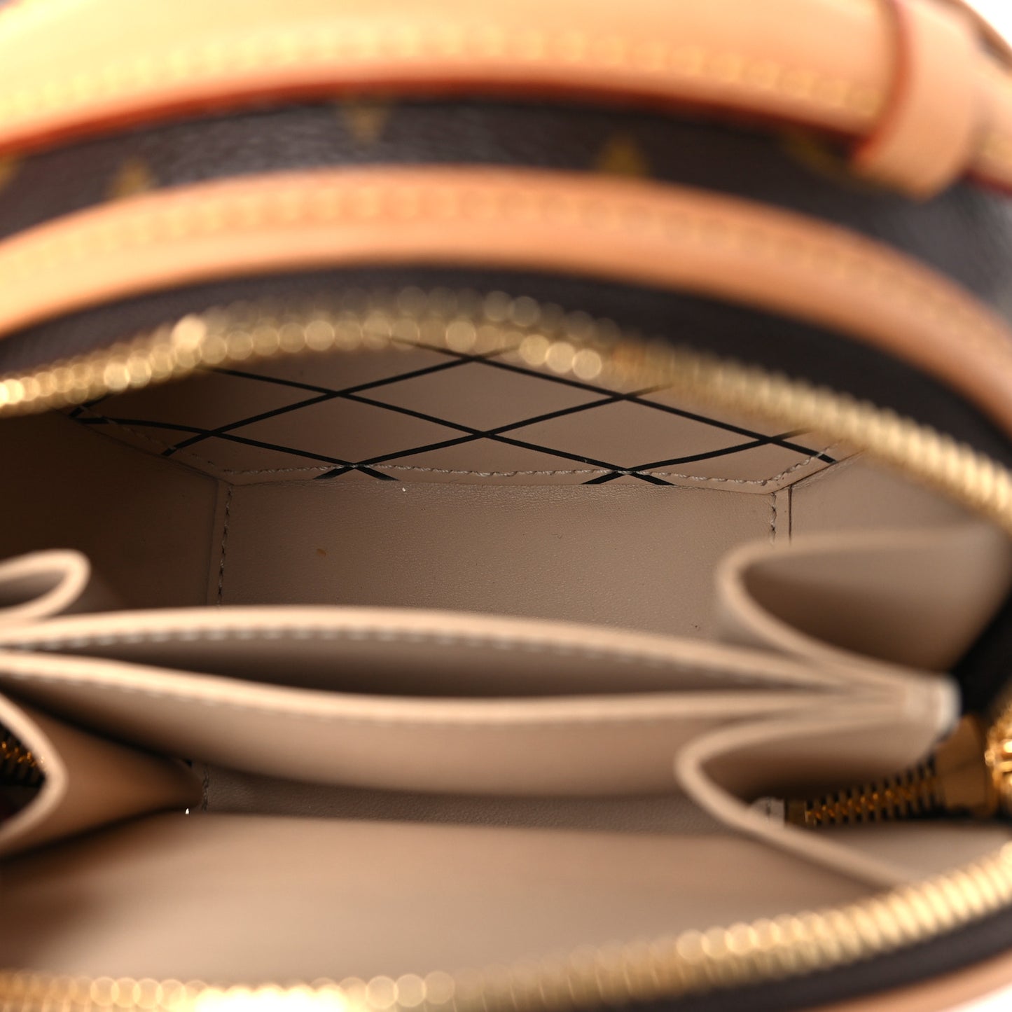 Monogram Mini Boite Chapeau