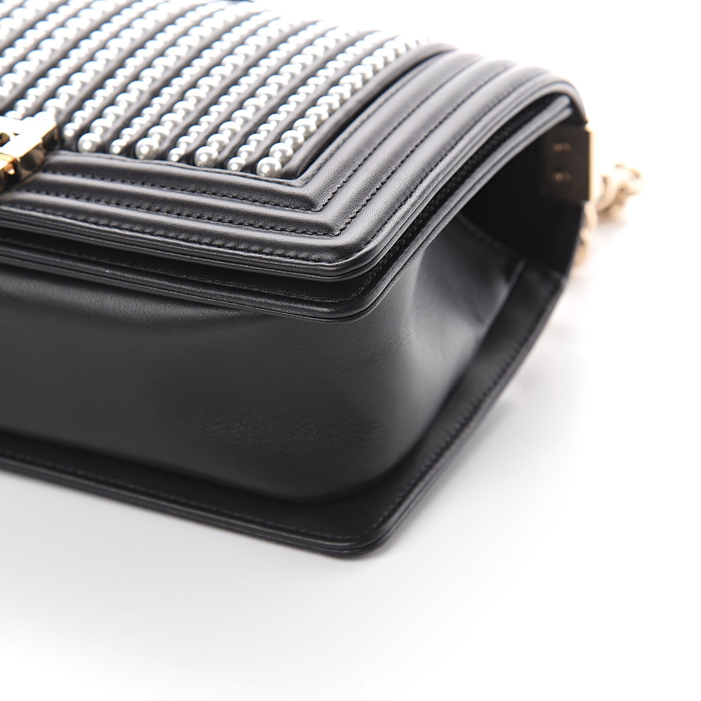 Calfskin Pearl Medium Chanel Pearls Boy Flap Black