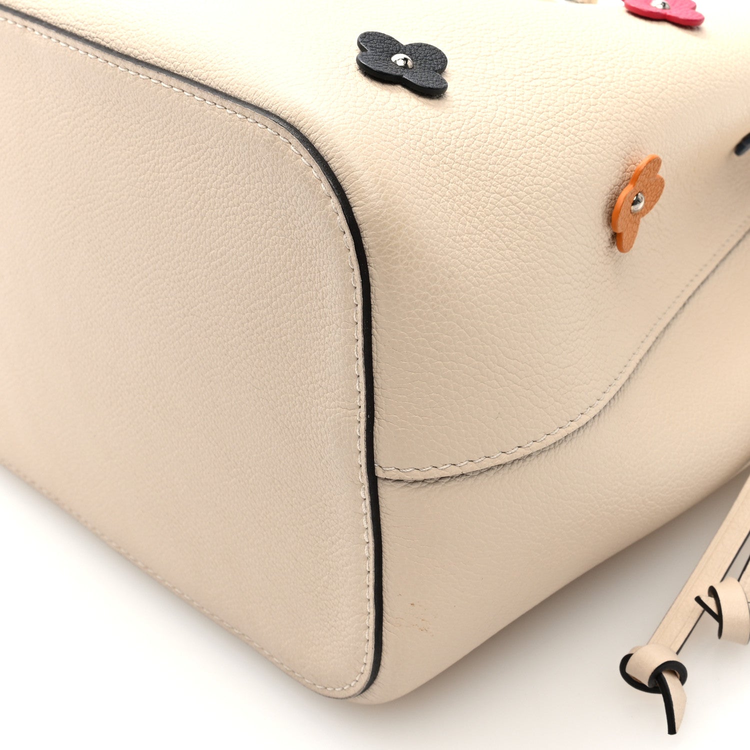 Louis Vuitton Calfskin Flowers Lockme Bucket Creme 9 of 10