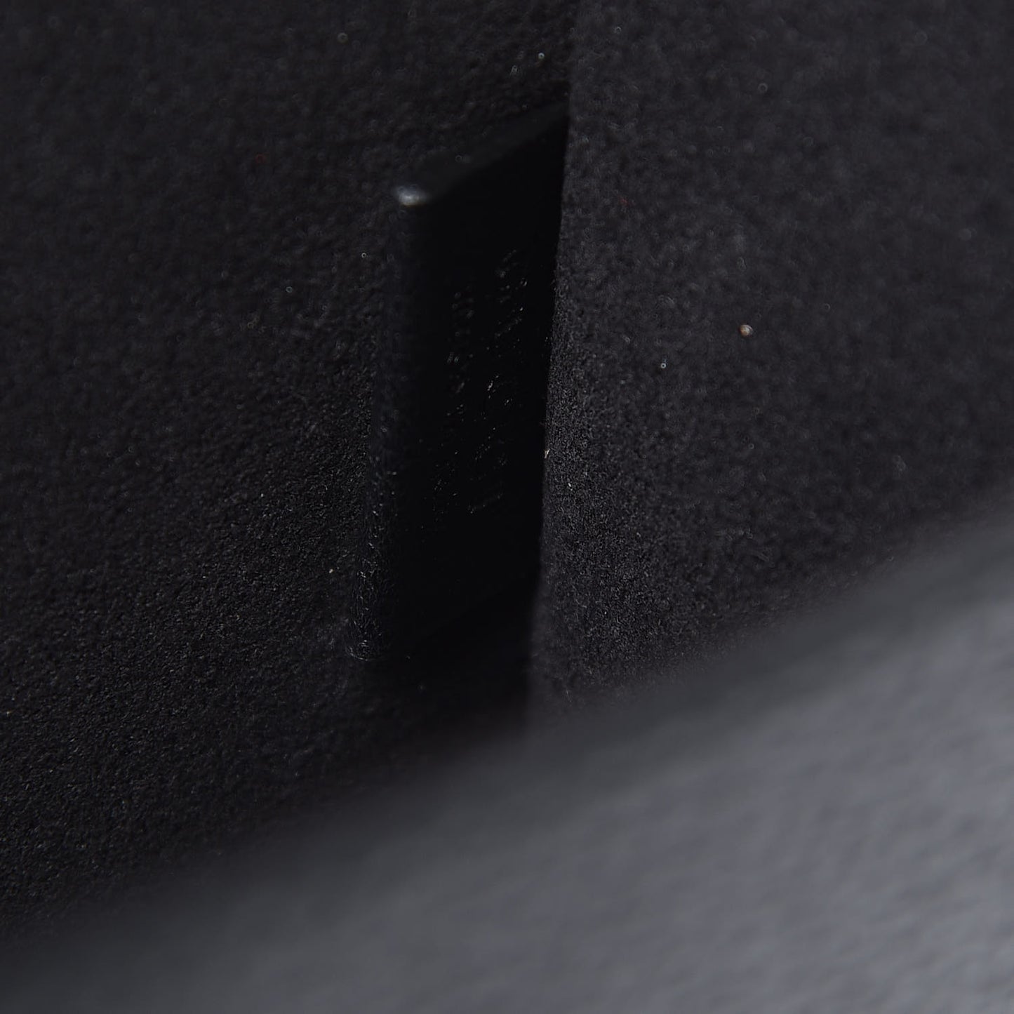 Grained Calfskin Bee Star Portfolio Black