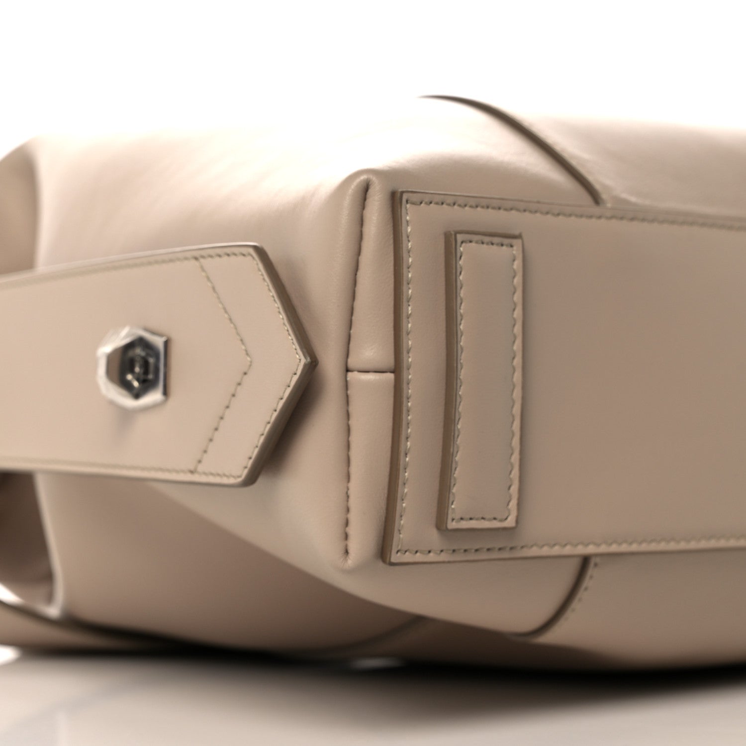 Givenchy Soft Calfskin Medium Soft Antigona Dune 7 of 8