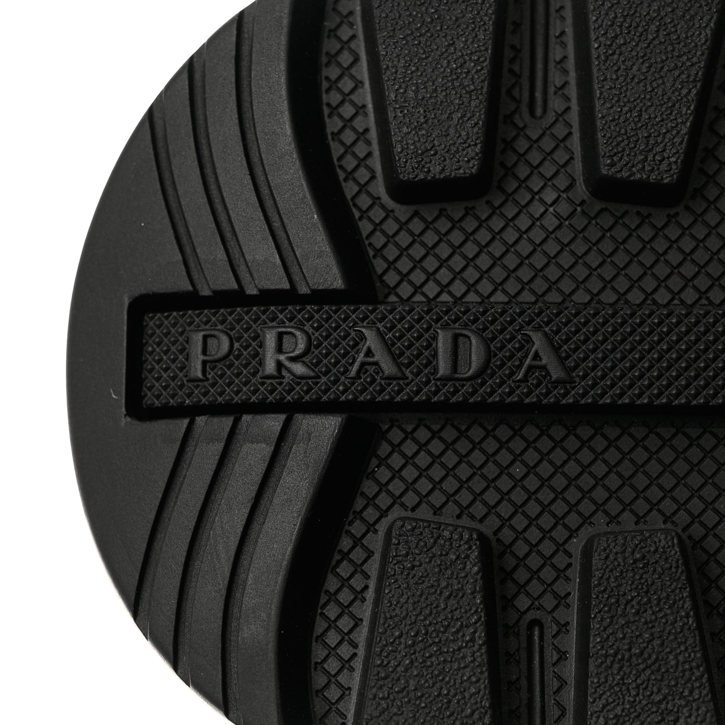 Re-Nylon Piuma Metal Triangle Logo Quilted 45mm Sneakers 37 Alabastro