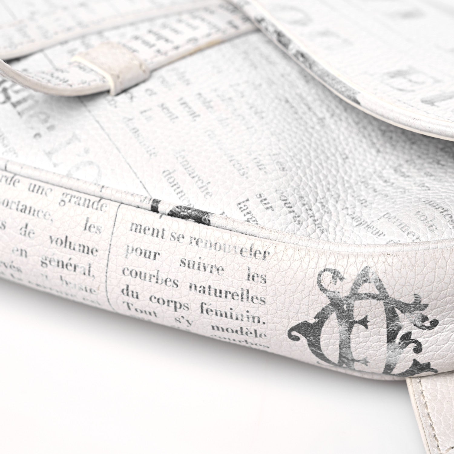 Christian Dior X DANIEL ARSHAM Grained Calfskin Newspaper Print Saddle Bag White 9 of 19