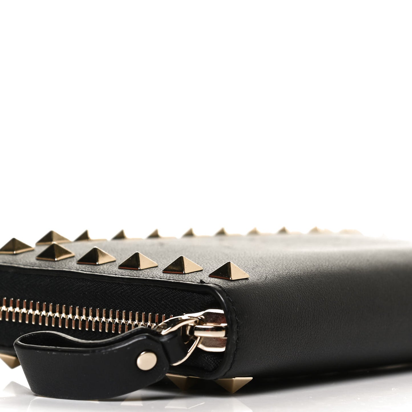 Pebbled Calfskin Rockstud Zip Around Wallet Black