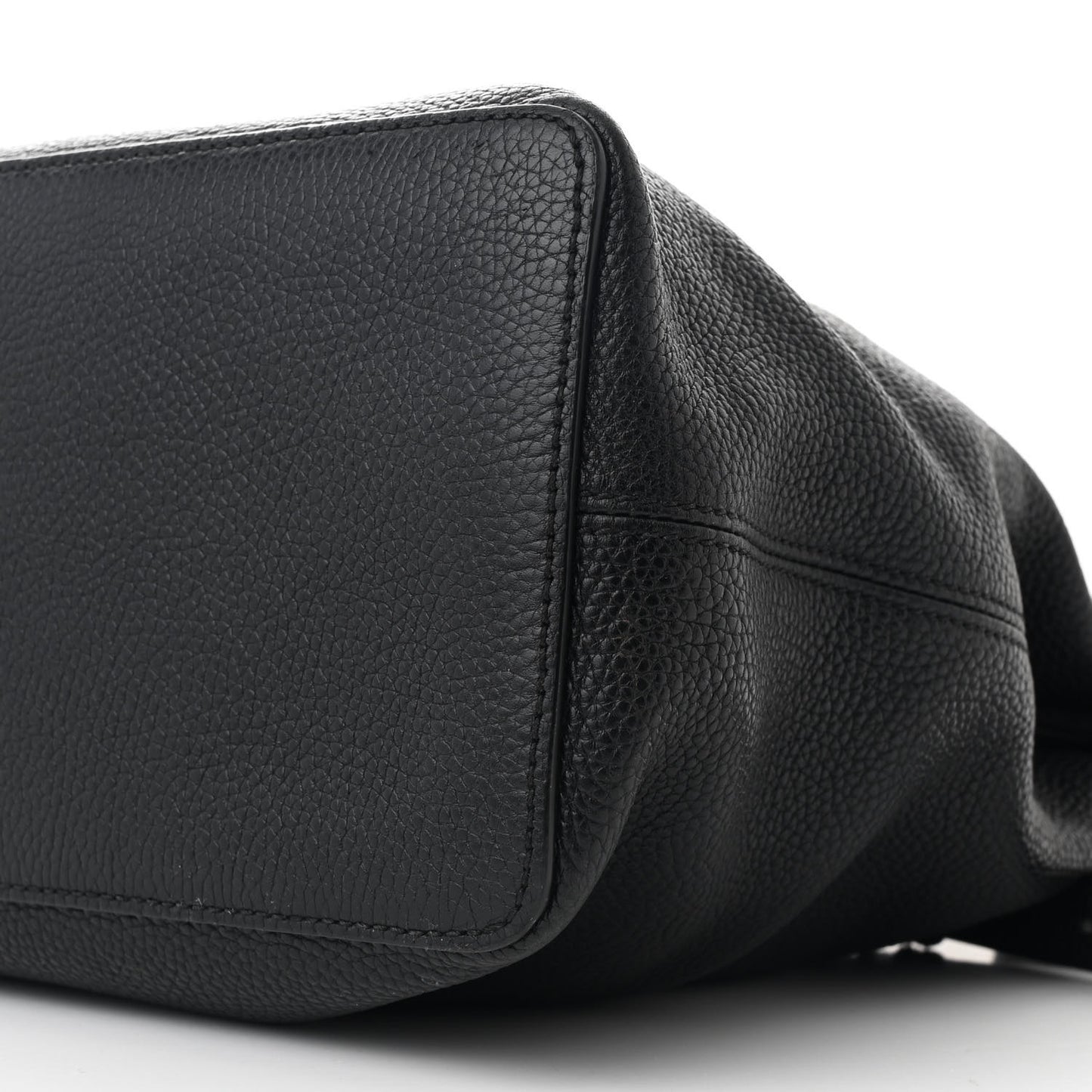 Pebbled Calfskin Large Soho Hobo Black