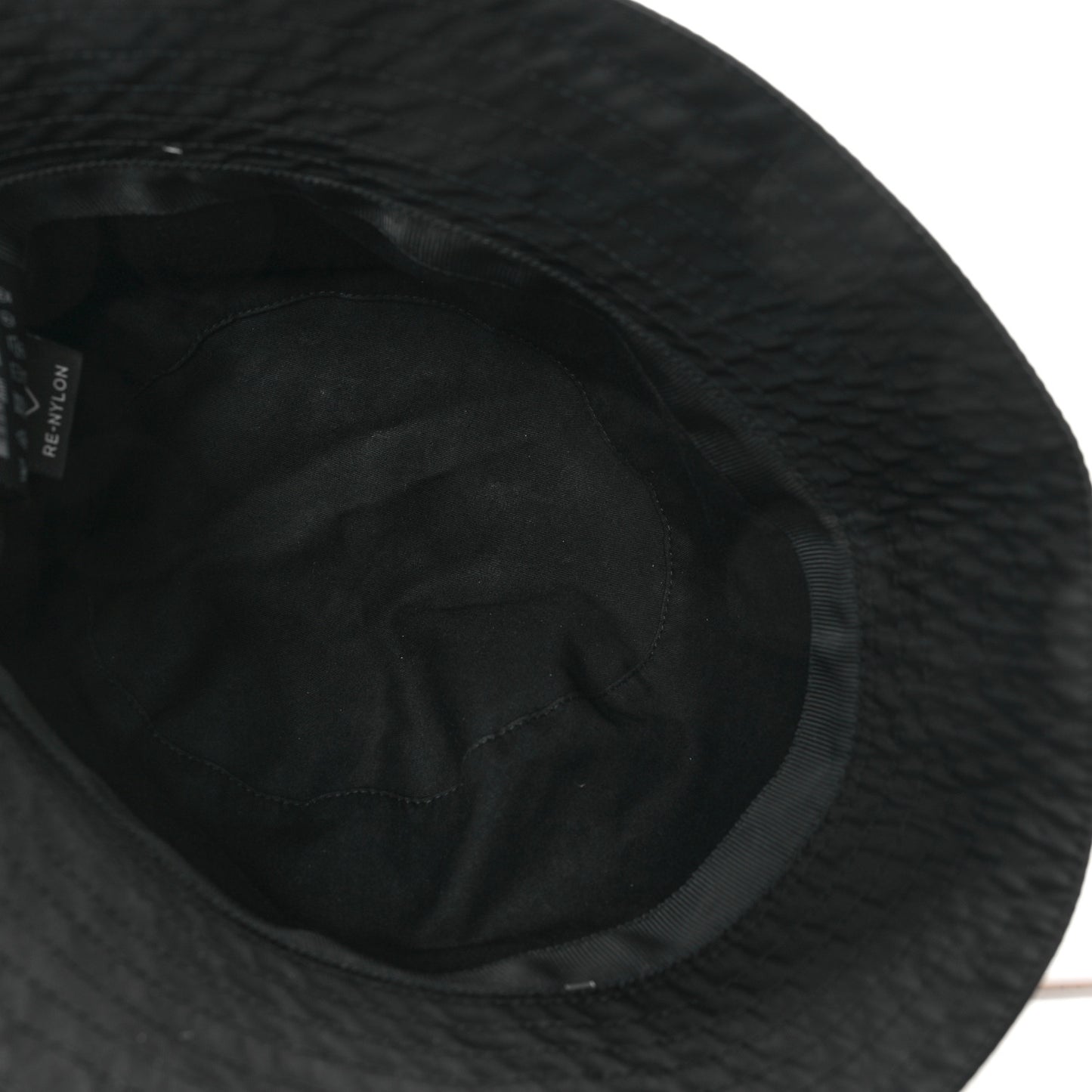 Re-Nylon Rubber Logo Bucket Hat S Black