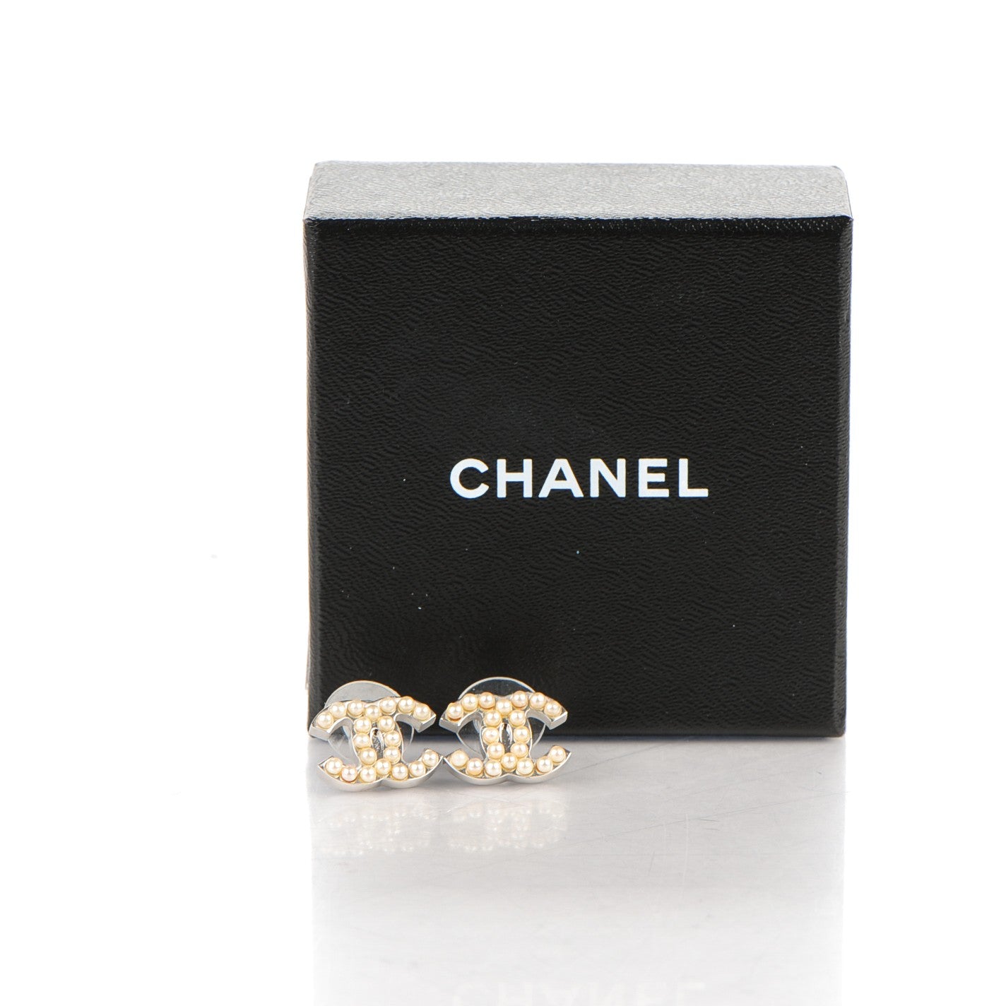 Pearl CC Earrings Silver
