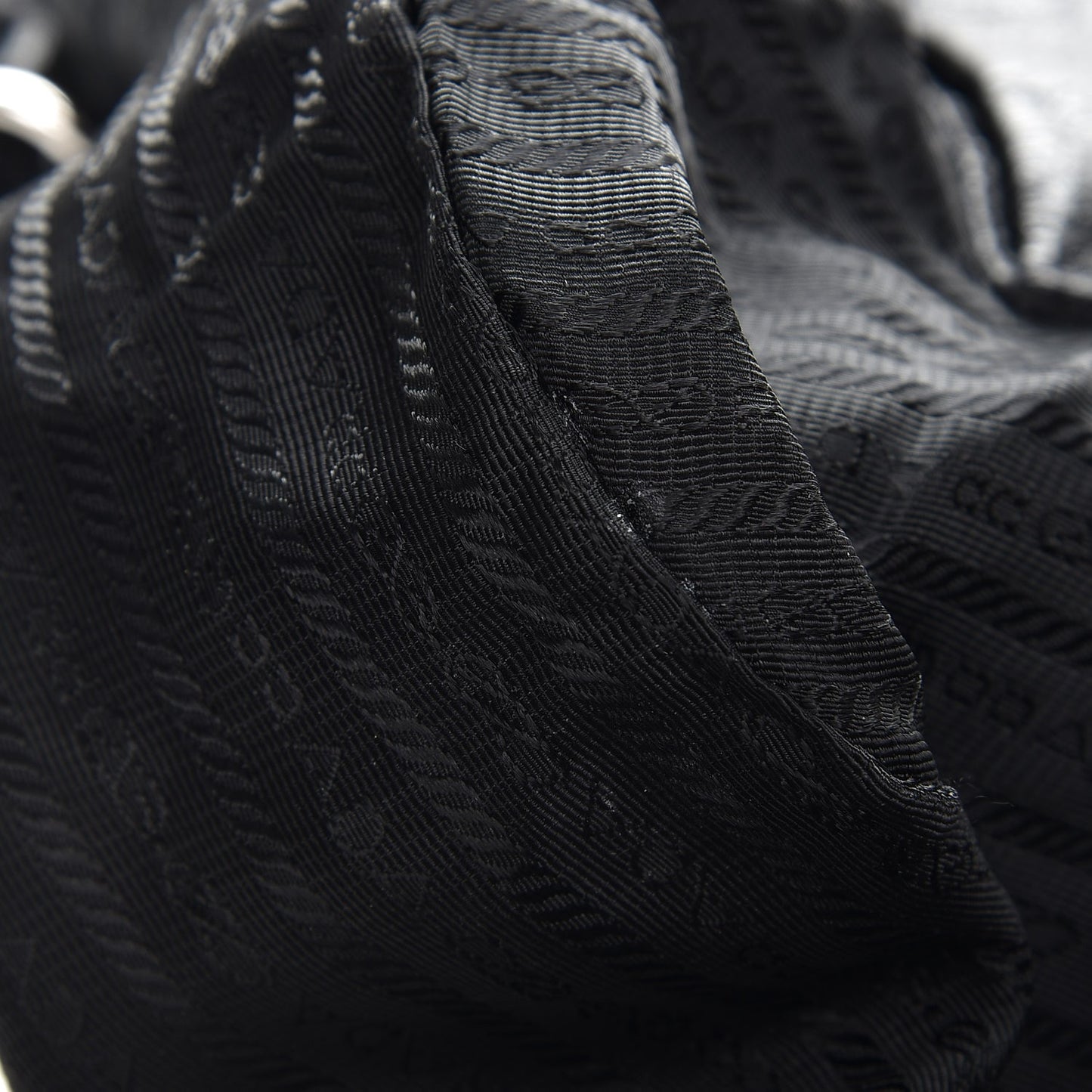 Cervo Lux Chain Shoulder Bag Nero Black