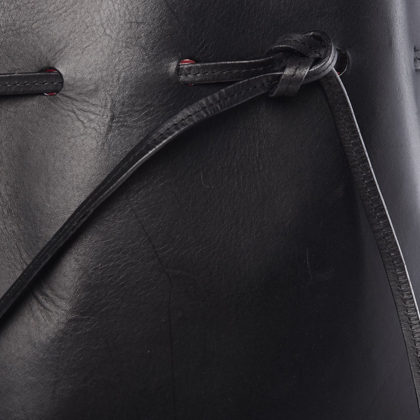 Vegetable Tanned Calfskin Bucket Bag Black Flamma
