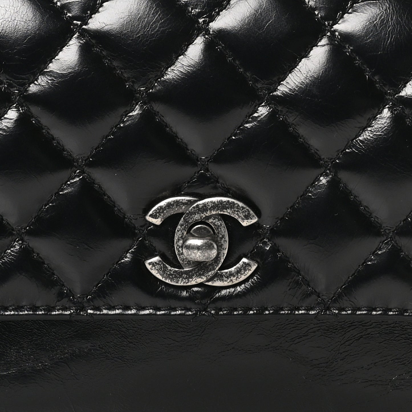 Glazed Calfskin Pilot Essentials Flap Black