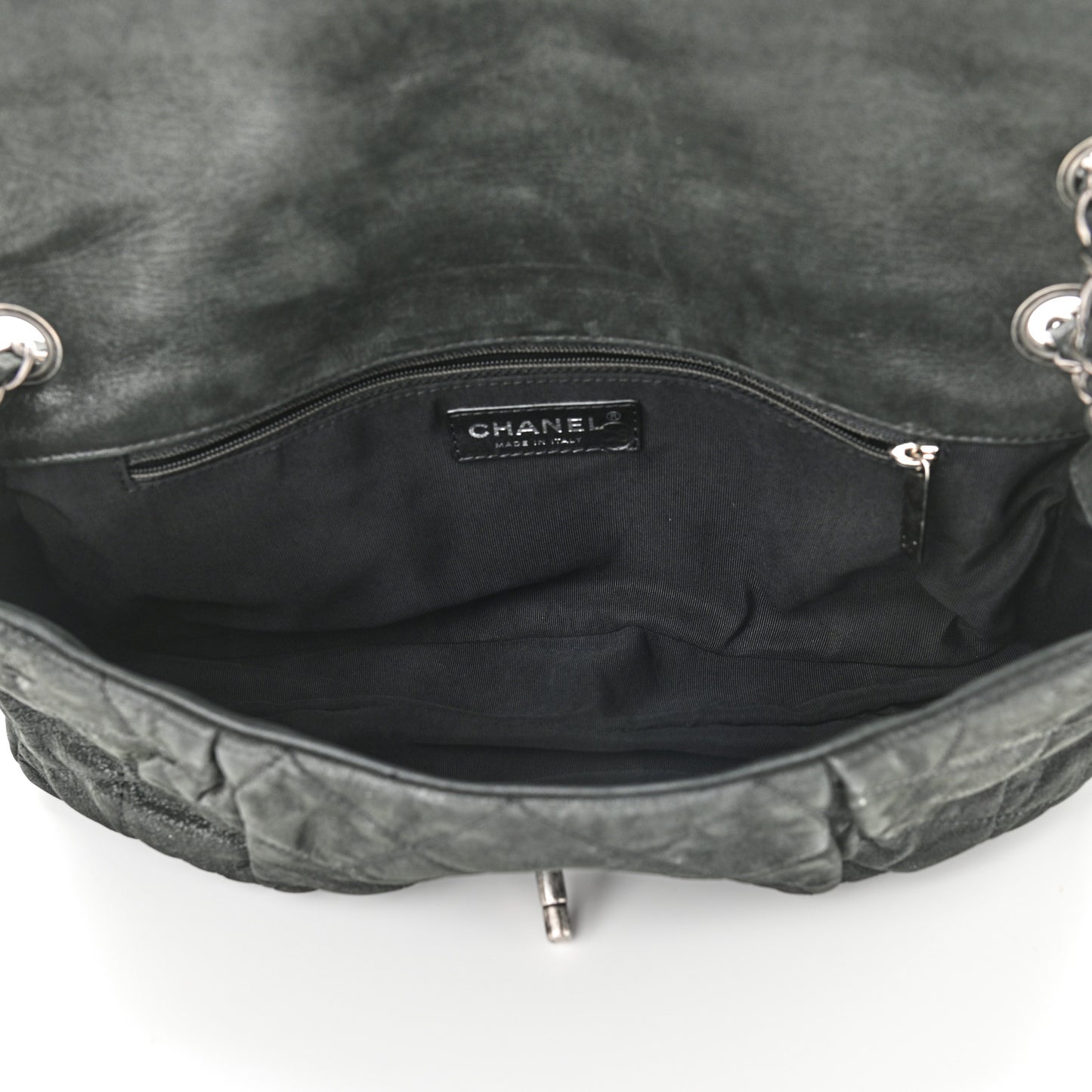 Iridescent Calfskin Large Chic Quilt Flap Black