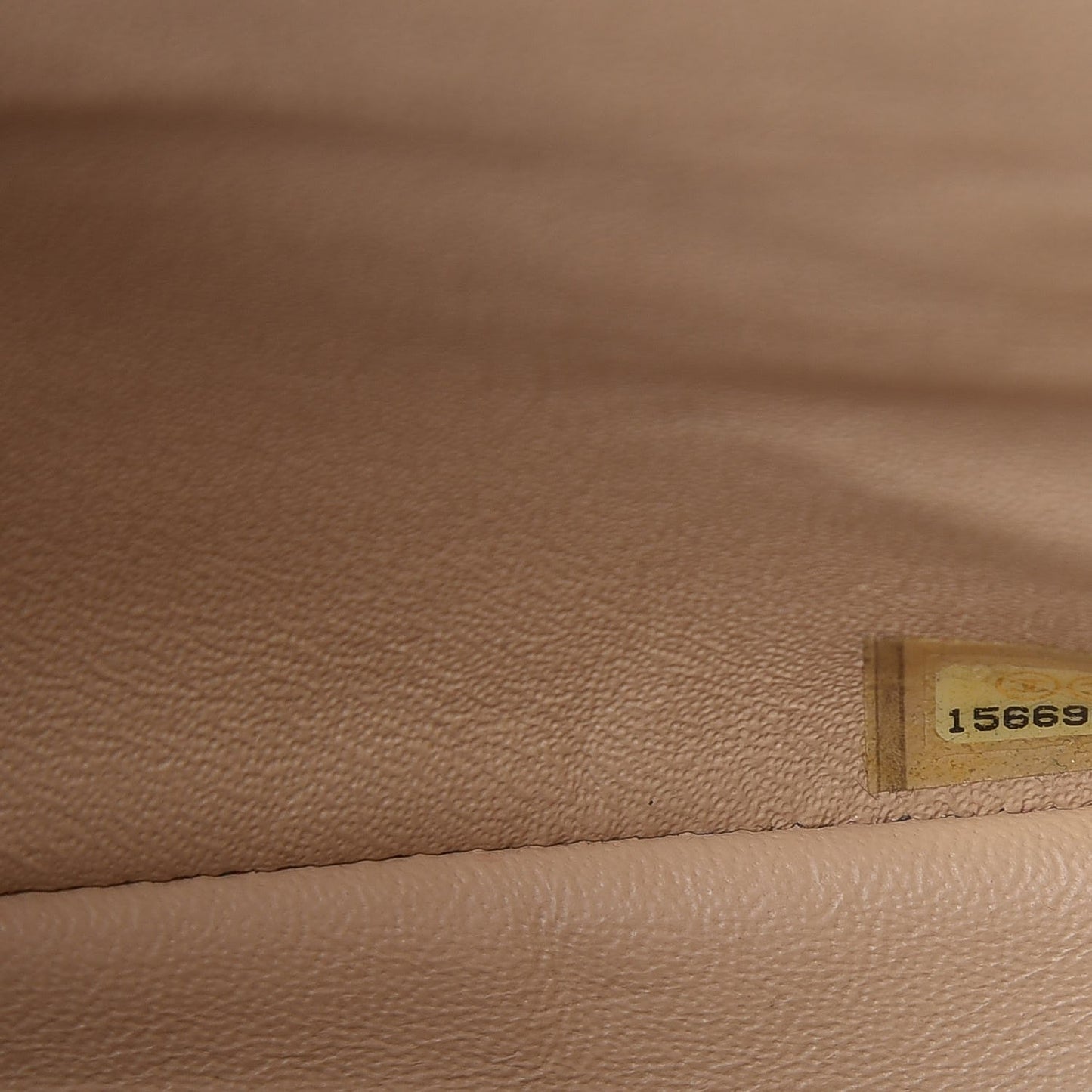 Caviar Quilted Jumbo Double Flap Beige Clair