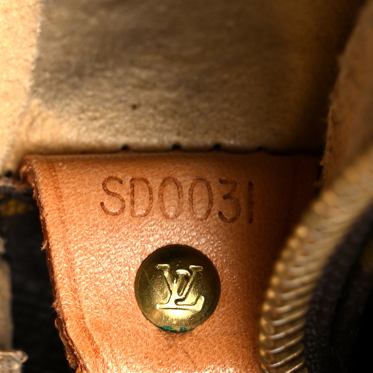 Louis Vuitton Monogram Looping GM 7 of 13