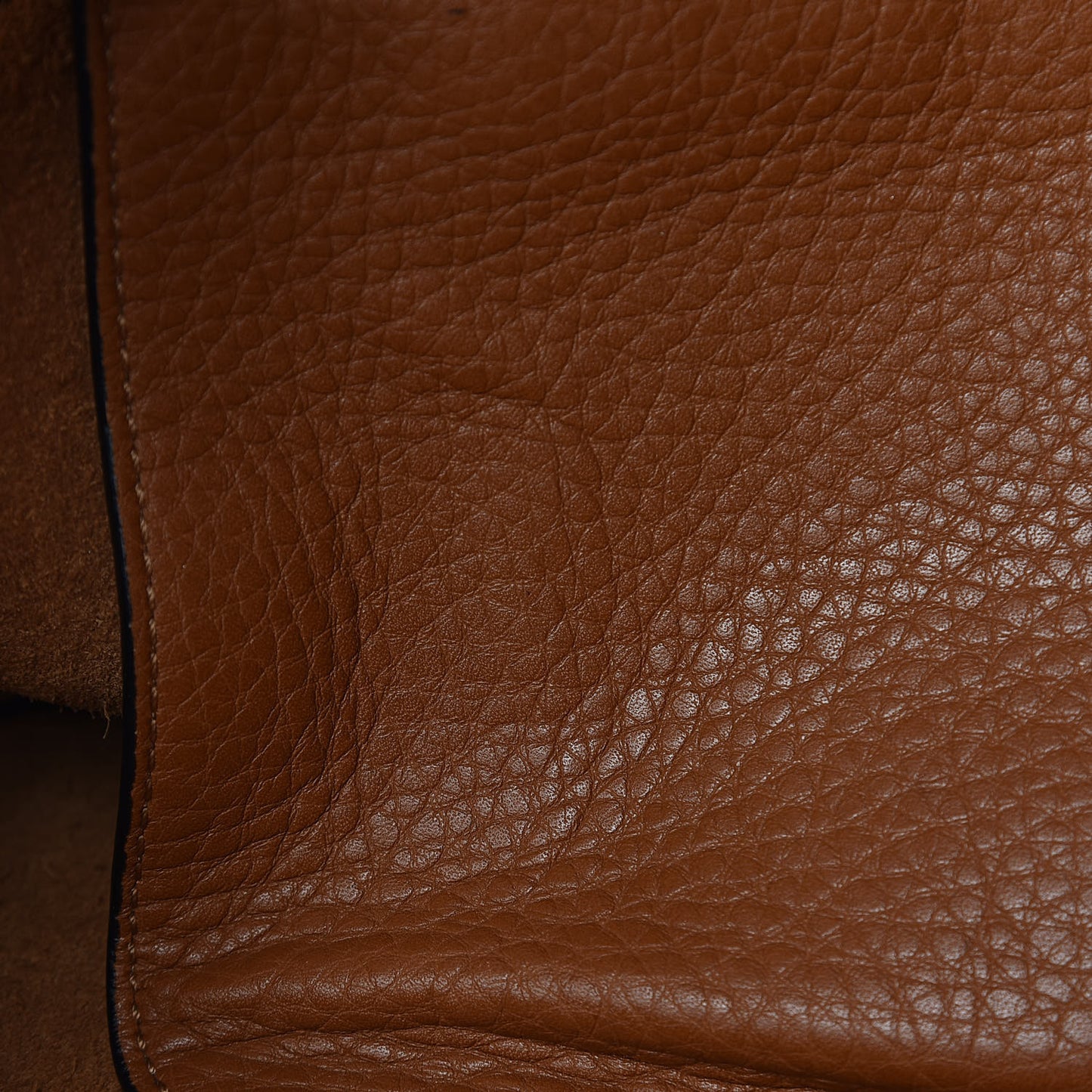 Pebbled Calfskin Medium Rockstud Tote Light Cuir