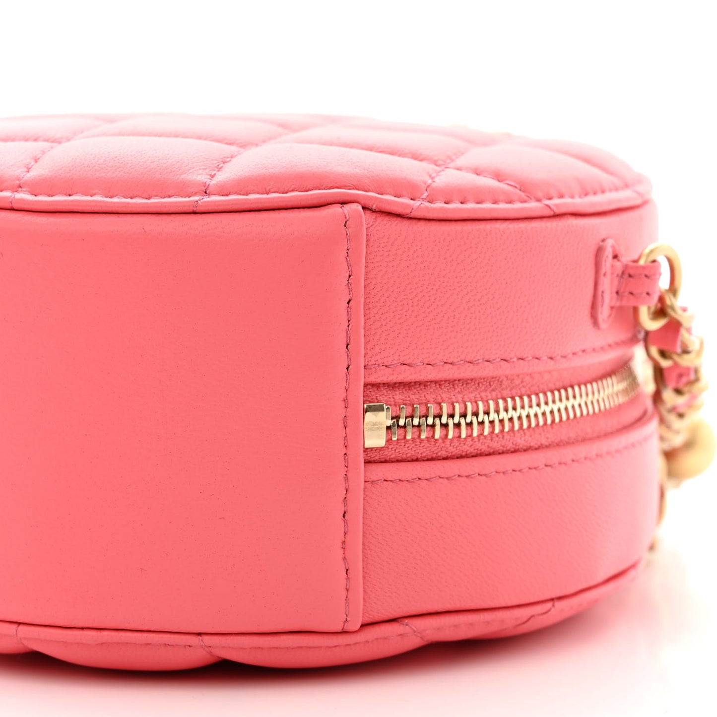 Lambskin Quilted Round Pearl Crush Clutch With Chain Pink